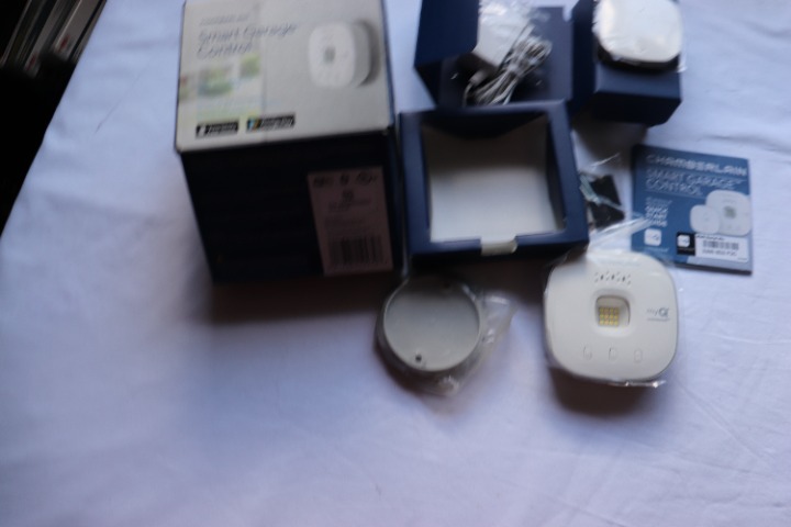 Chamberlain Smart Garage Control myQ Wireless Garage Hub and Sensor w/ Wifi New