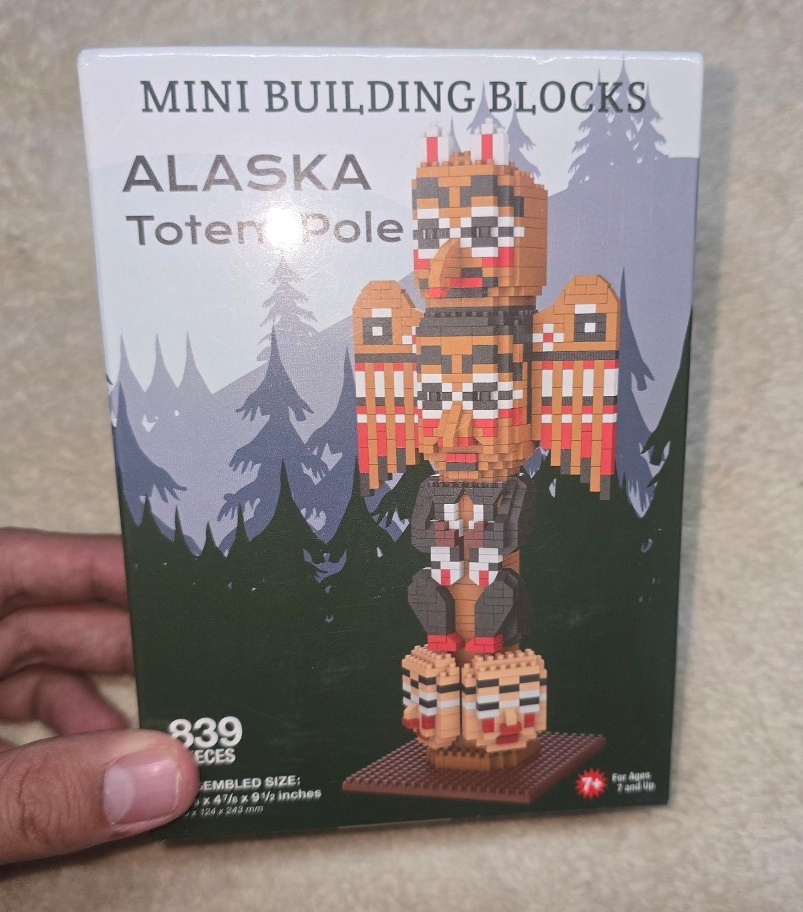 Mini Building Blocks Alaska Totem Pole Set 839 pieces New in Box