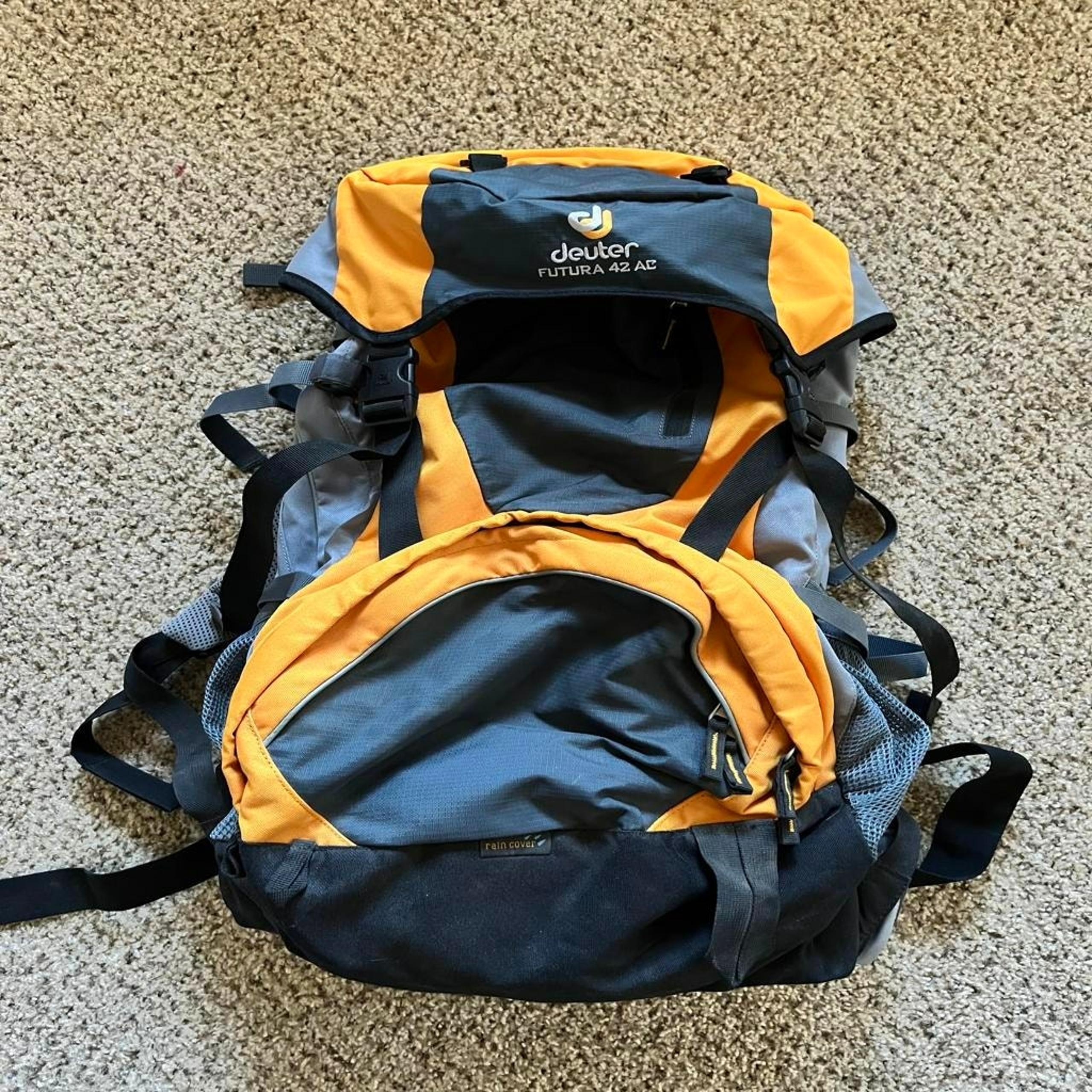 New Deuter Futura 42 AC Backpack Trekking Sack Yellow Gray Bag Rain Shield H20