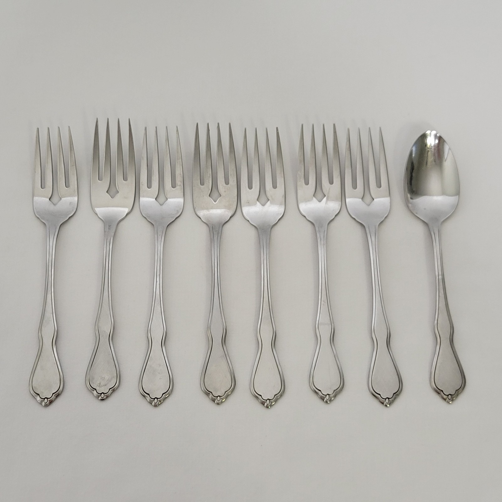 Set of 8 Oneida Trinity Stainless Burnished Handle Salad Forks and Teaspoon
