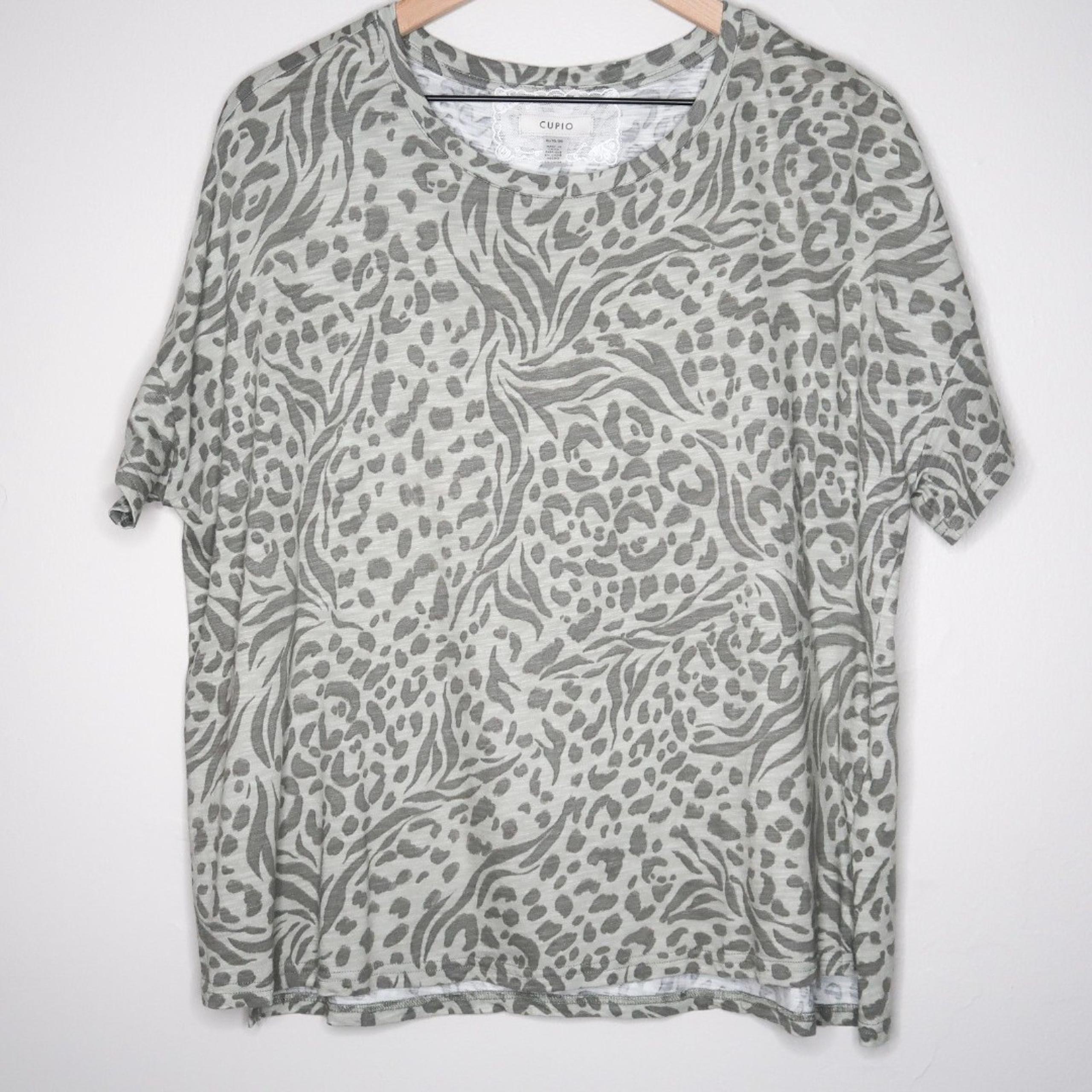 Cupio Womens T-Shirt Size XL Green Gray Cheetah Zebra Boho Casual Knit Top