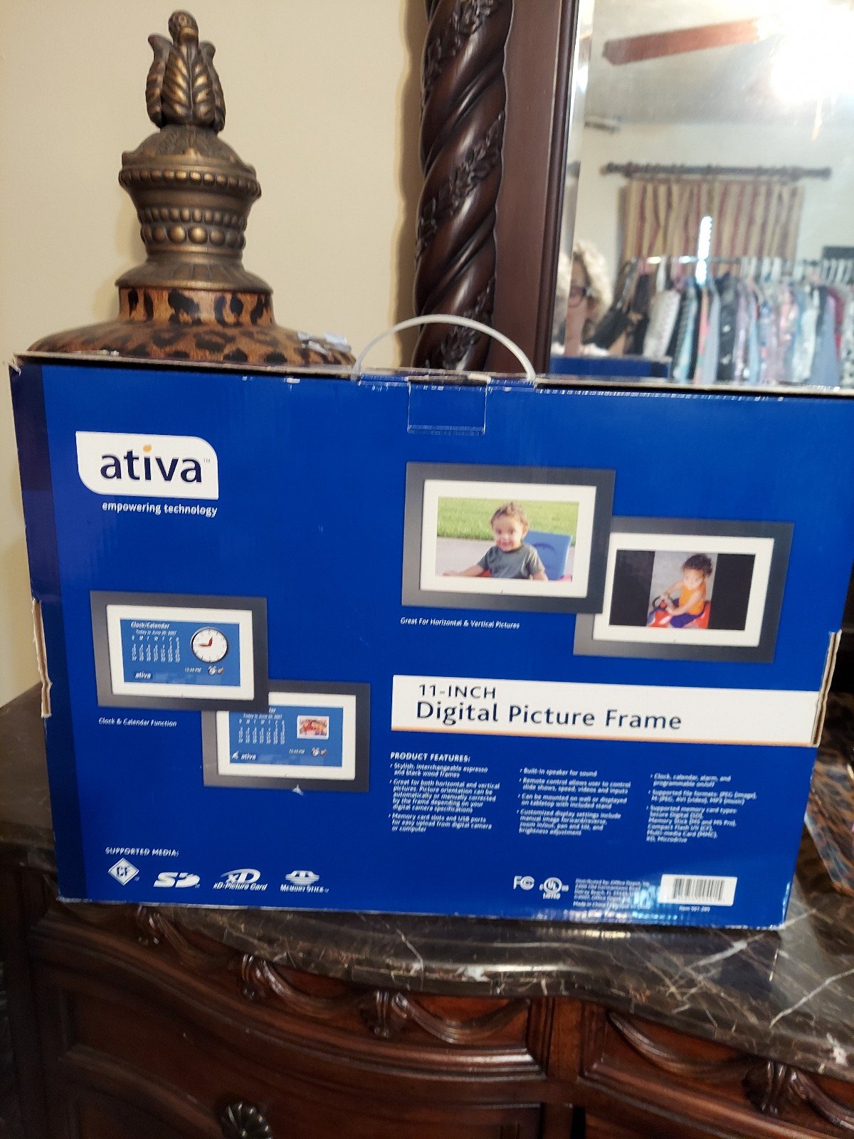 NIB 11' DIGITAL PICTURE FRAME