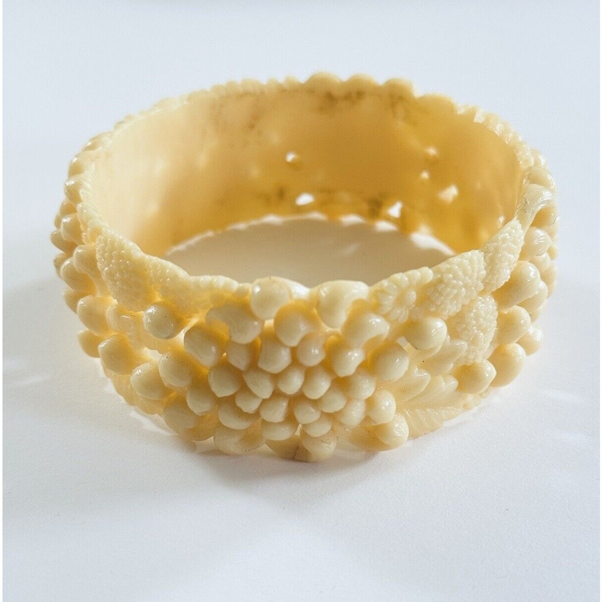 VTG Art Deco Celluloid Flapper Bangle Bracelet Carved Flower Floral Rare beige