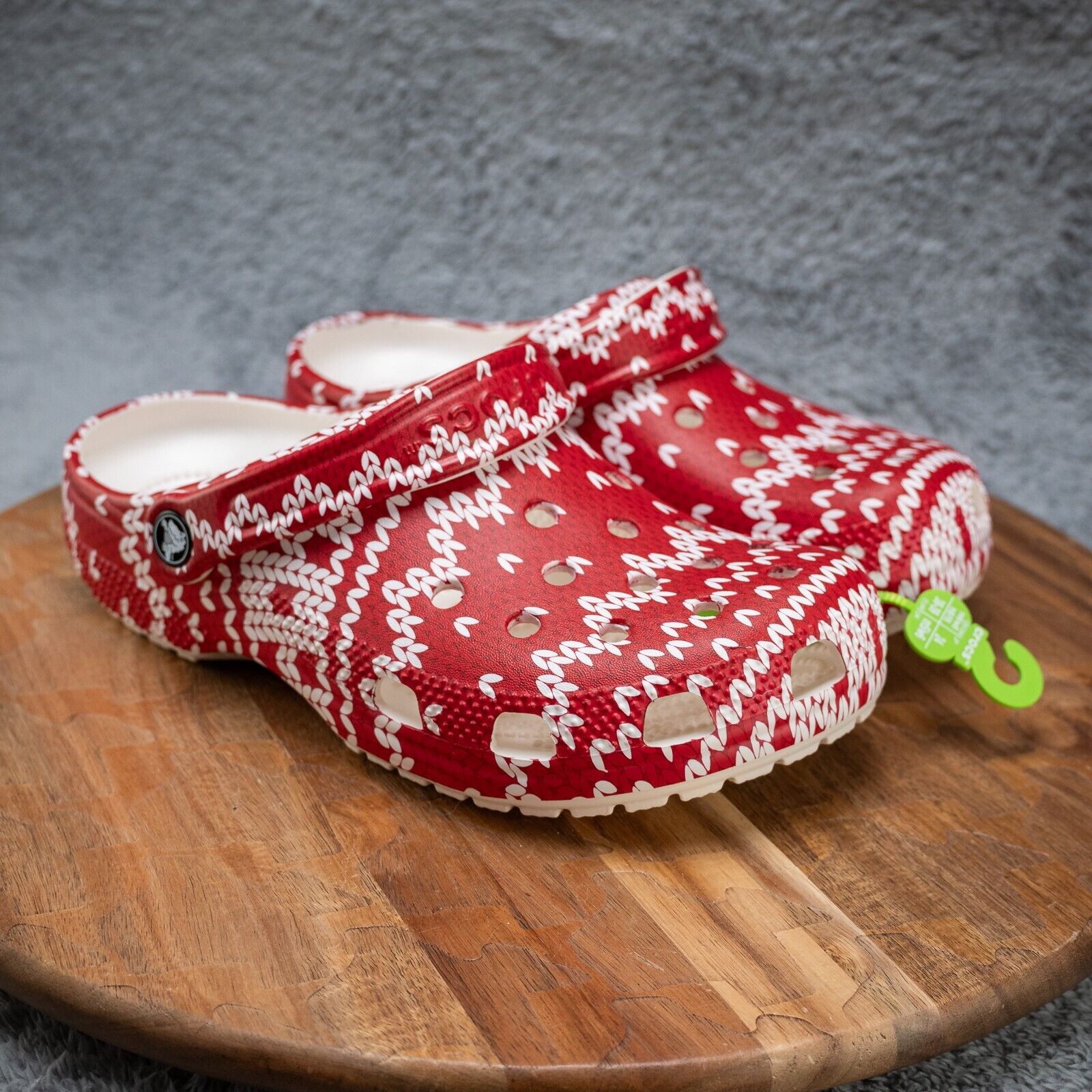 Crocs Classic Clogs Holiday Christmas Sweater Women's 8 Red White Slip On Shoes