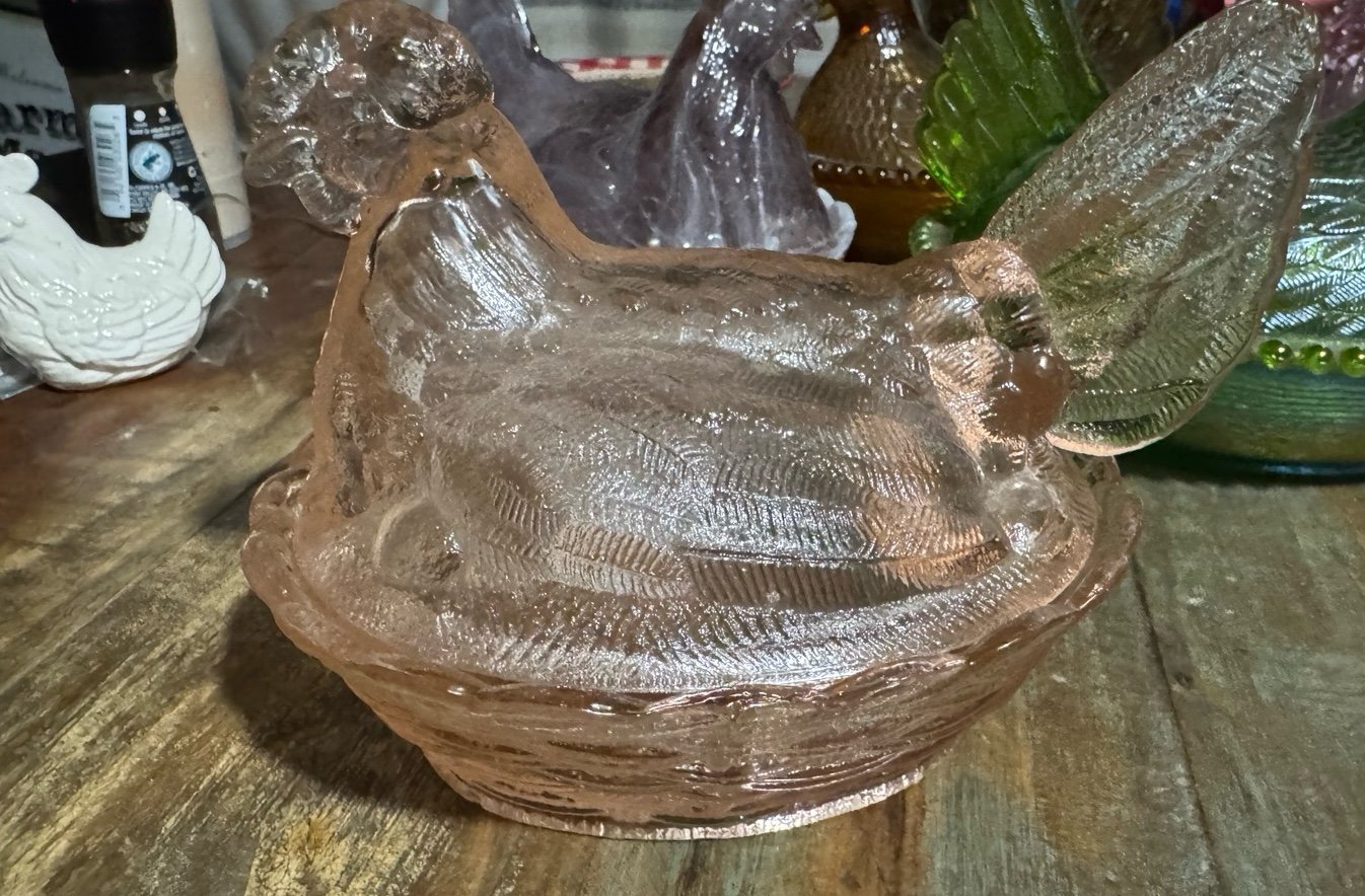 Vintage Pink Hen On Nest Fenton