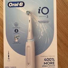 Oral-B iO Series 3 Rechargeable Electric Toothbrush - Matte White
