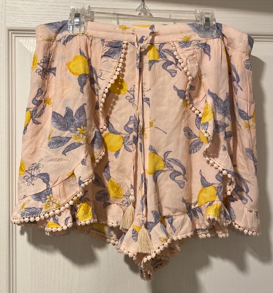 New American Eagle M Lemon Shorts