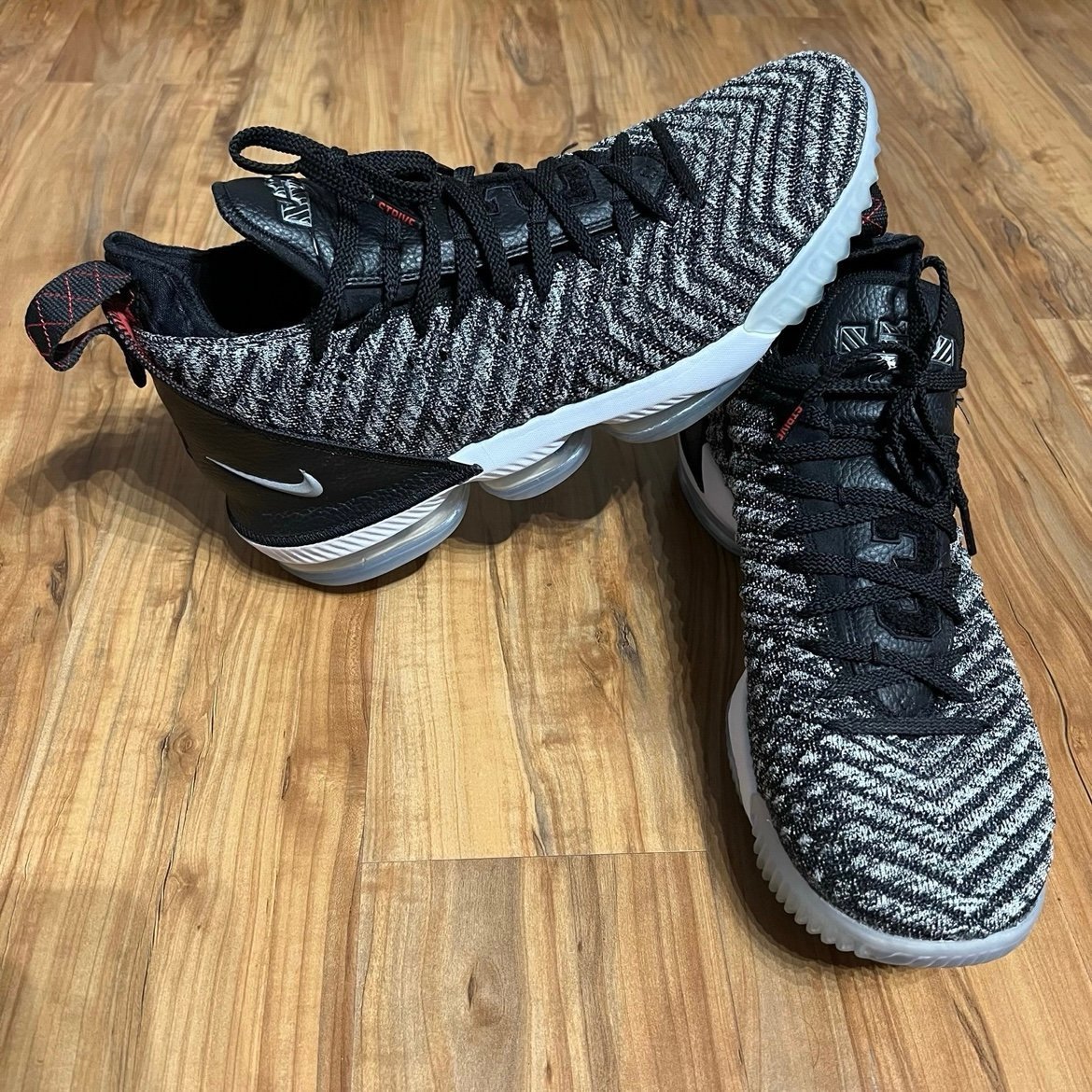 Nike LeBron XVI 16 Men's Sz 12 Oreo Black White Sneaker AO2588-006