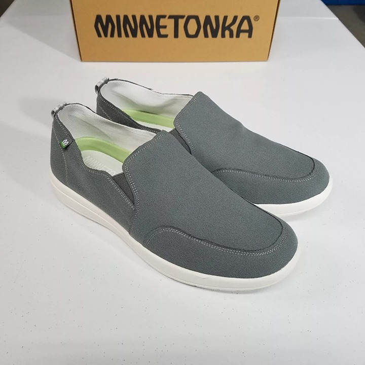 Minnetonka Expanse Slip On Shoes Mens Size 10 - Grey