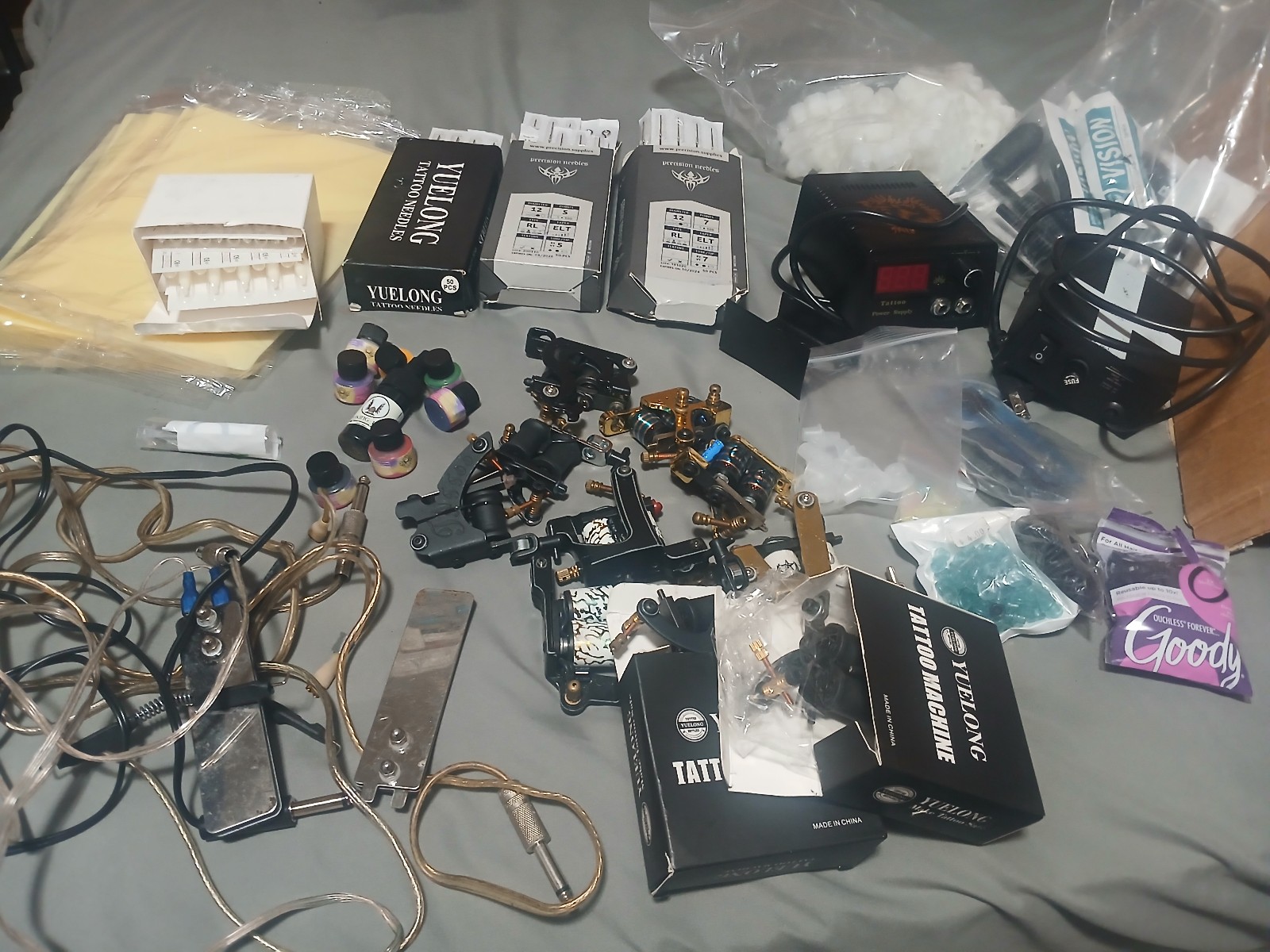 HUGE LOT Tattooing Equipment Tattoo Machine Skin Pedal Box Power Supply Etc