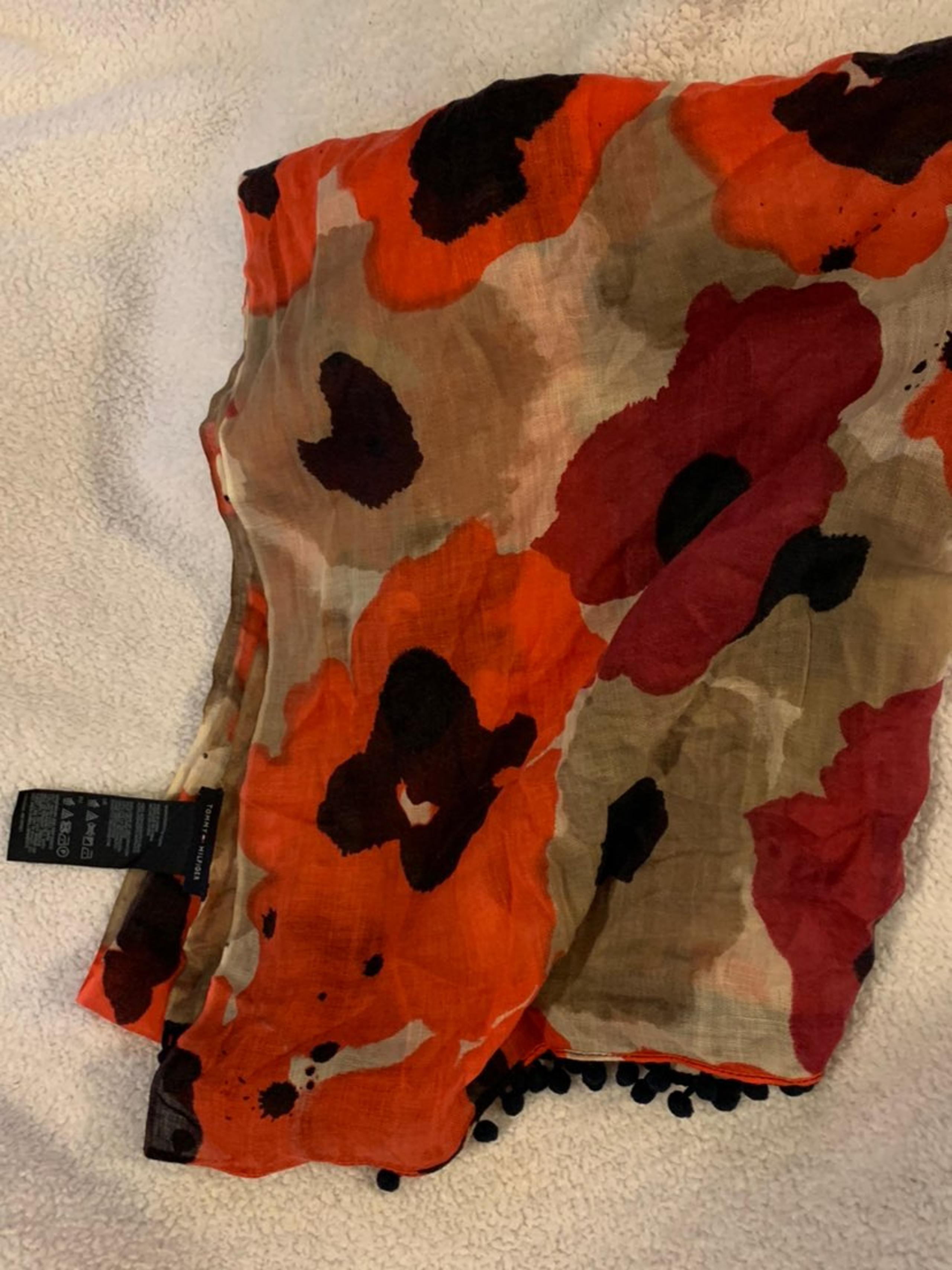 *** TOMMY HILFIGER SCARF