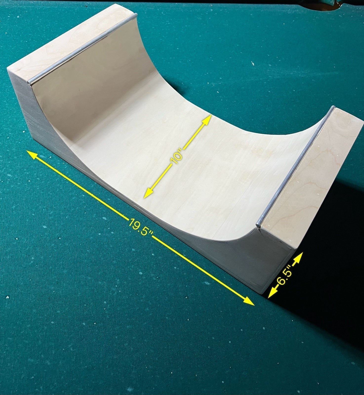 Fingerboard Vert Ramp, half pipe