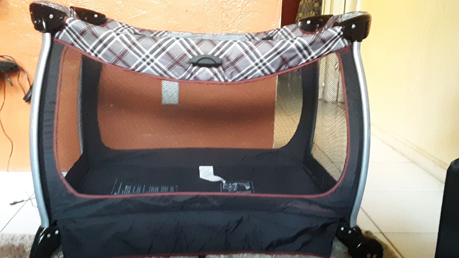 Portable Crib (Folds up)