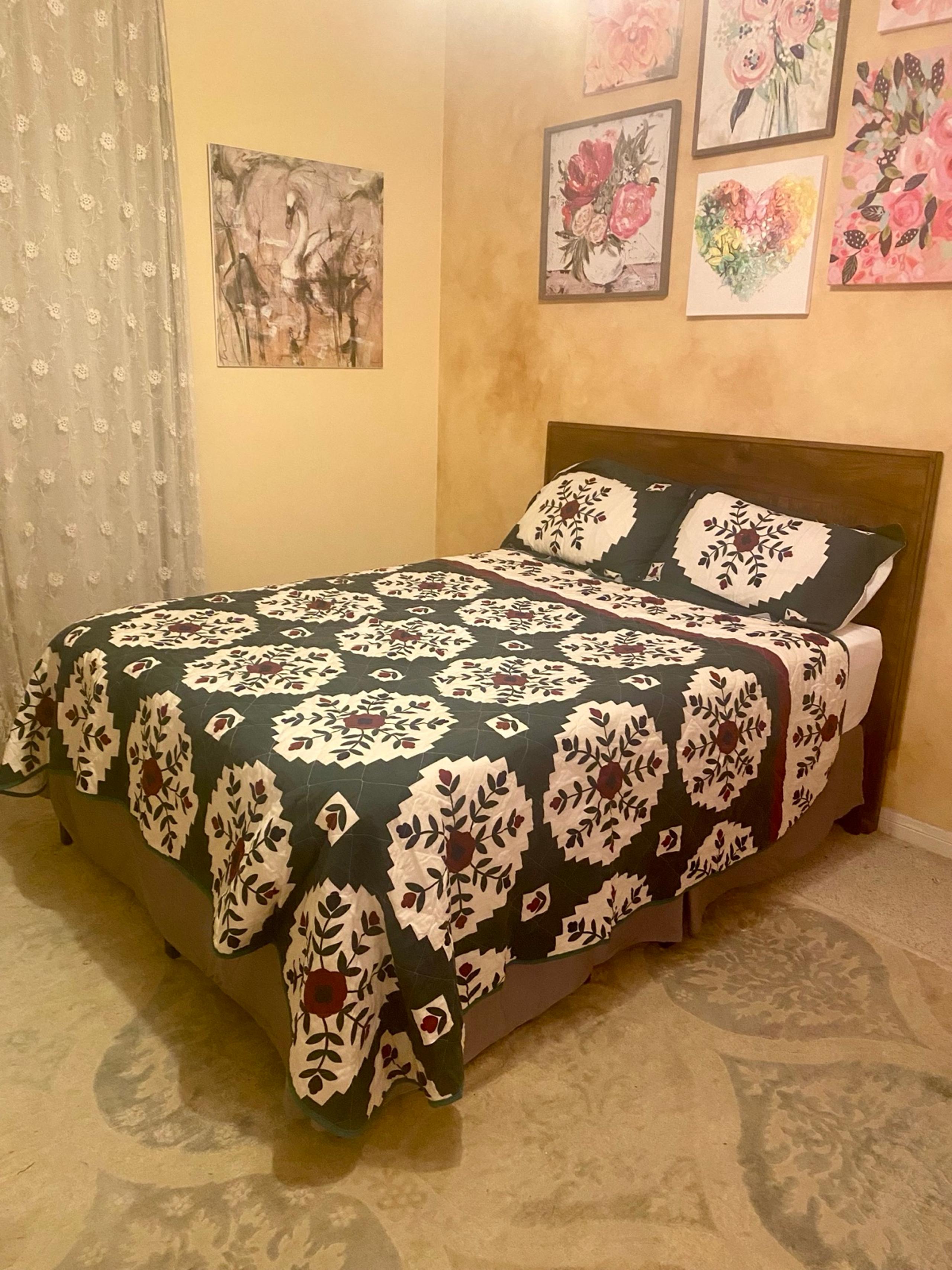 Vintage J. C. Penney Berkshire Classic Collection Queen Quilt 2 Shams