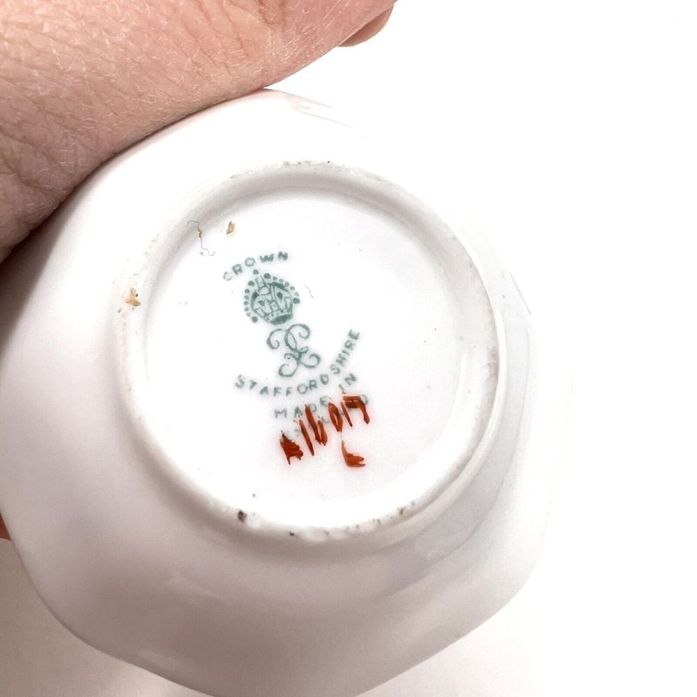 Crown Staffordshire - England - Miniature Pitcher and Bowl Set - Flowers Antique - detail