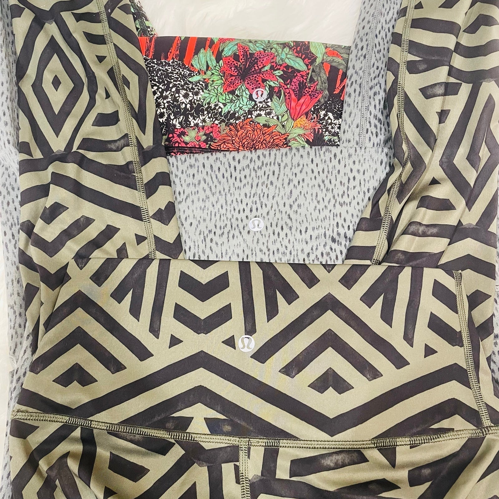 EUC LULULEMON WUNDER UNDER PANTS FULL LENGTH SIZE 8 & 10 CHEVRON RED GRAY GREEN