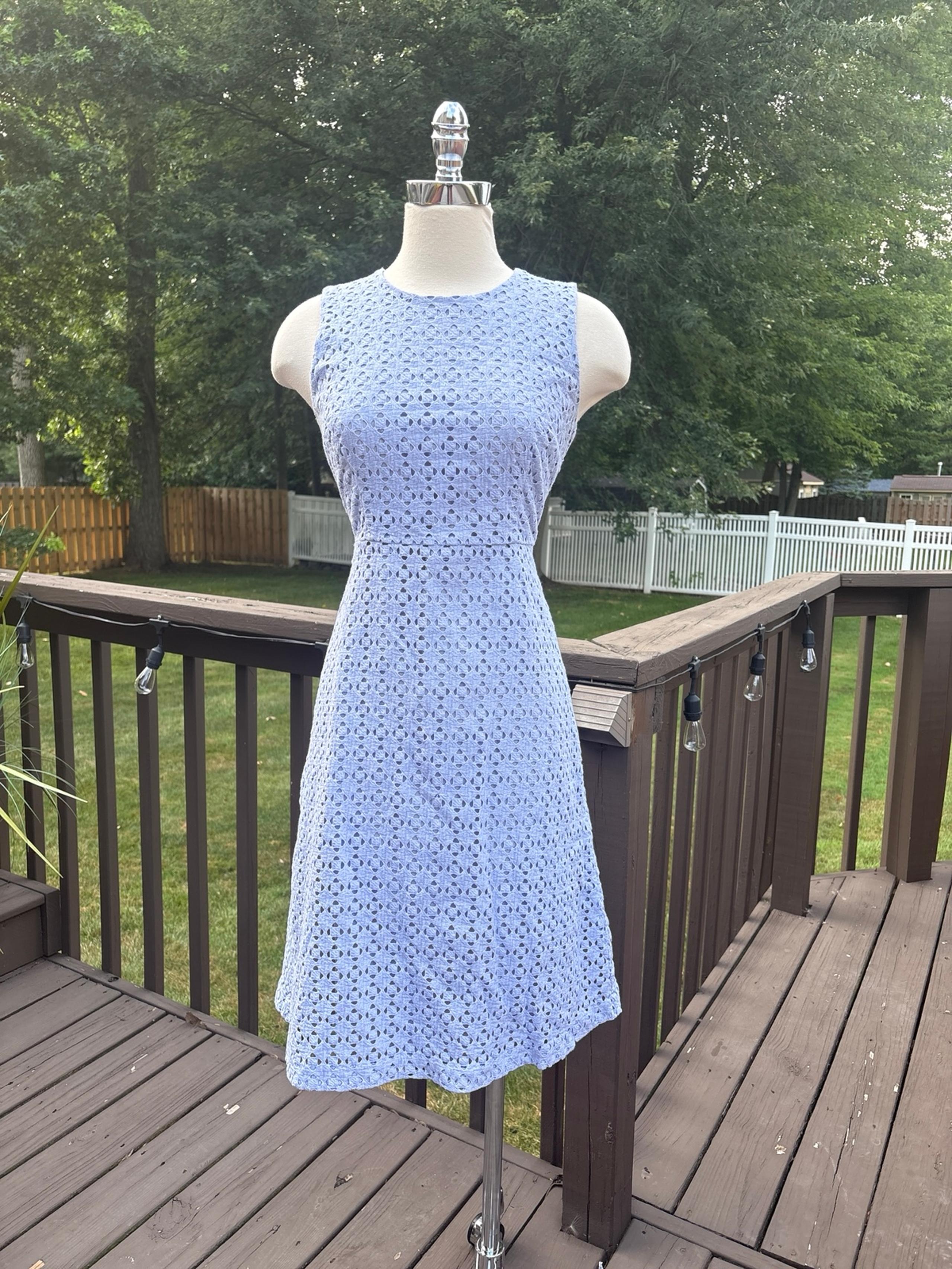Ann Taylor Periwinkle Eyelet Sleeveless Dress Lined Size 4 NWOT