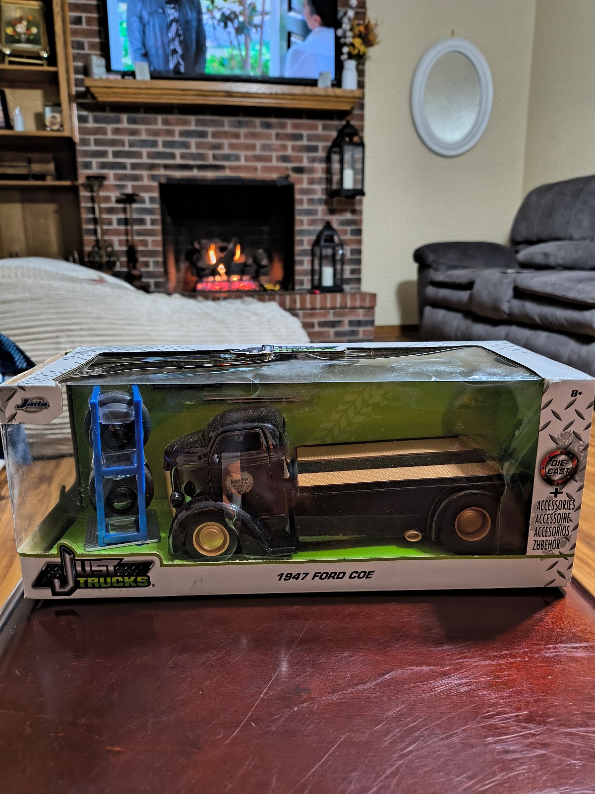 Jada Toys Just Trucks 1947 Ford COE Flatbed Truck Black Spare Wheels Item 32314