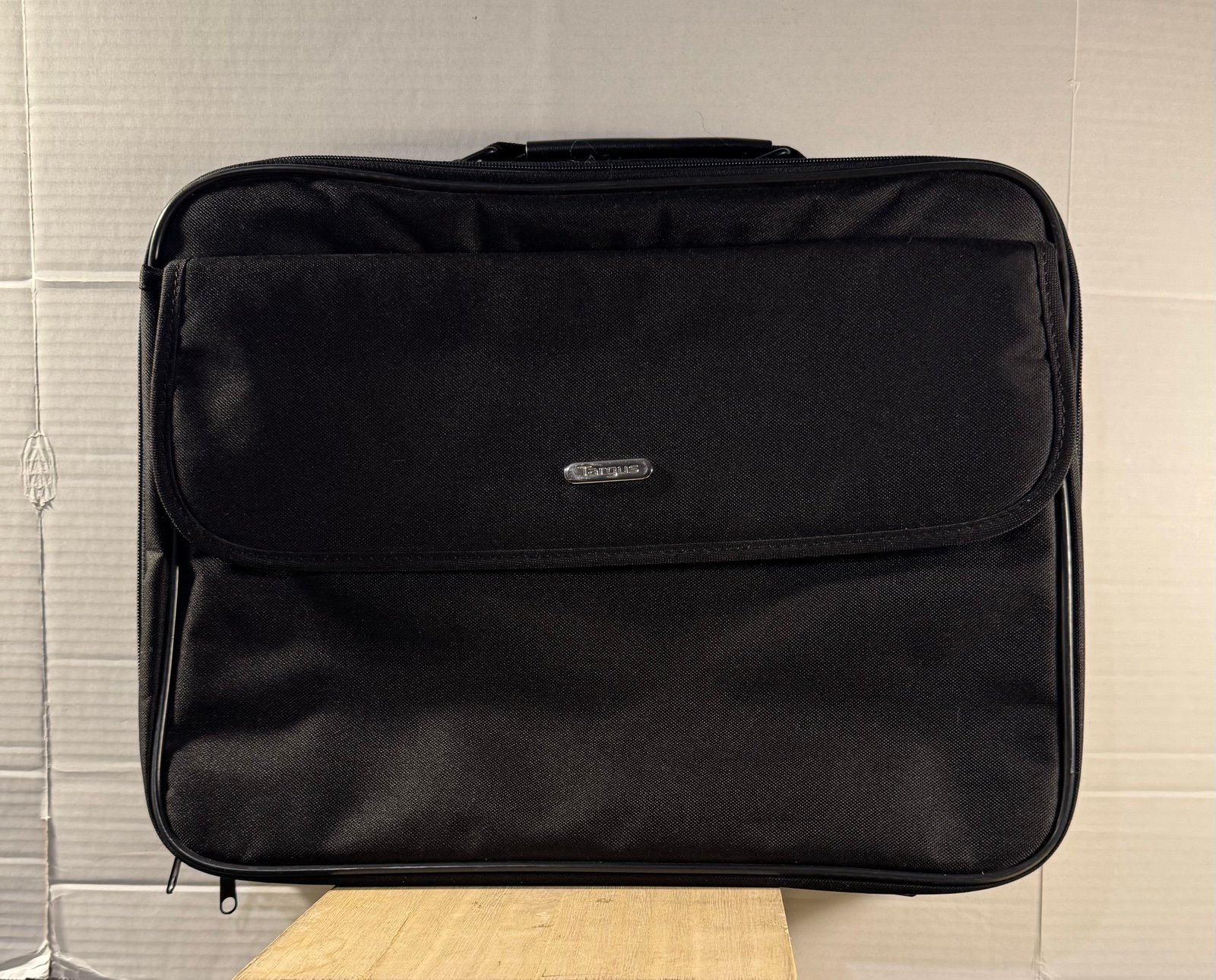 Targus Notepac Case Messanger Bag 15” Black Laptop Business Compartment NWOT