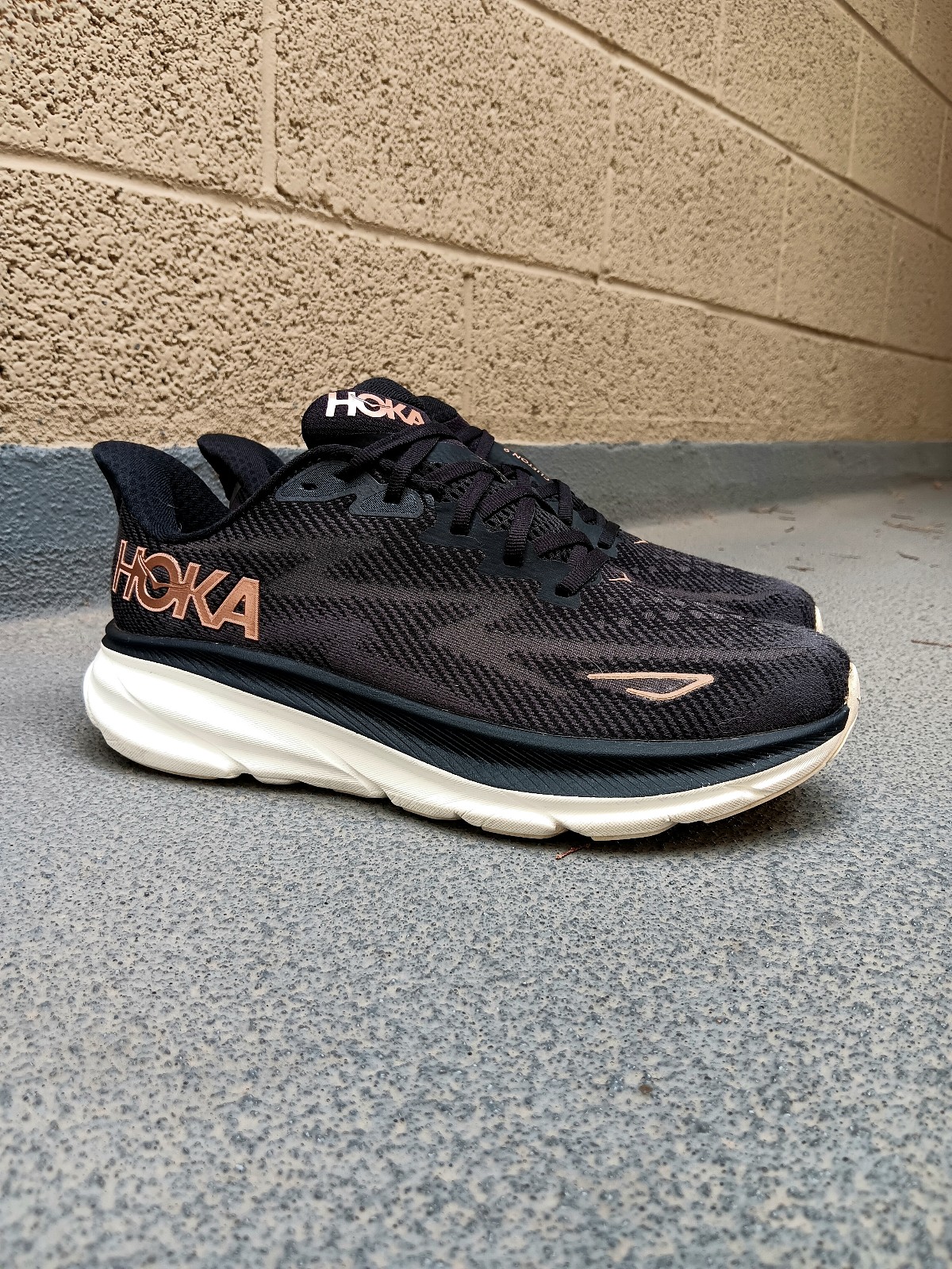 Hoka Womens Clifton 9 Running Shoes Athletic Sneakers 8.5 D Wide