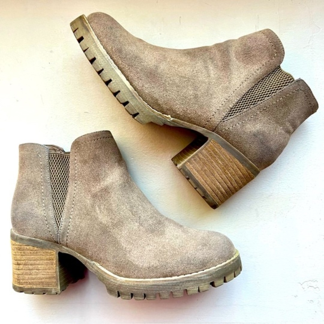 Ribbed faux store suede booties