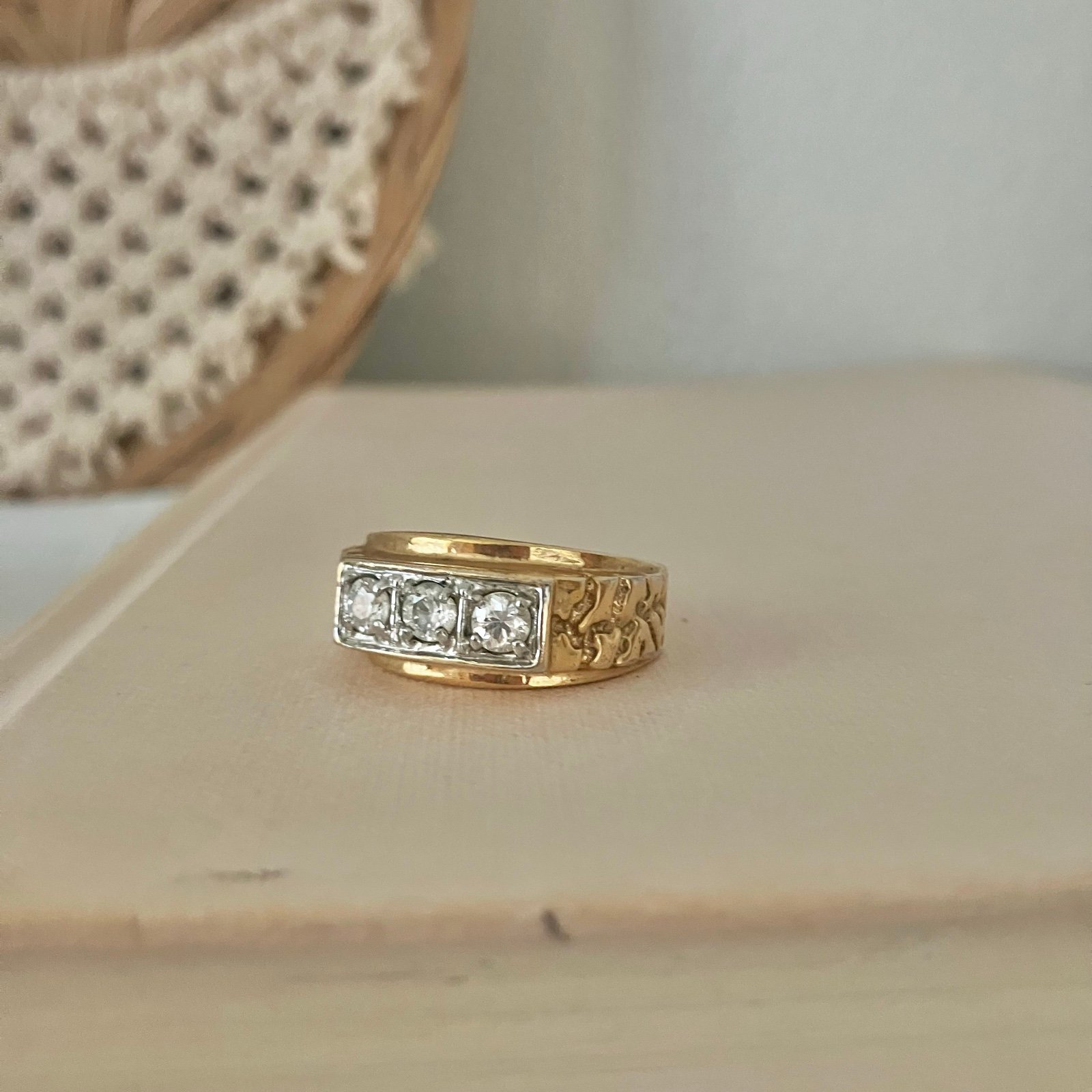 Men’s Gold Nugget Three Stone Wedding Engagement Masculine Ring Thick Neutral Je