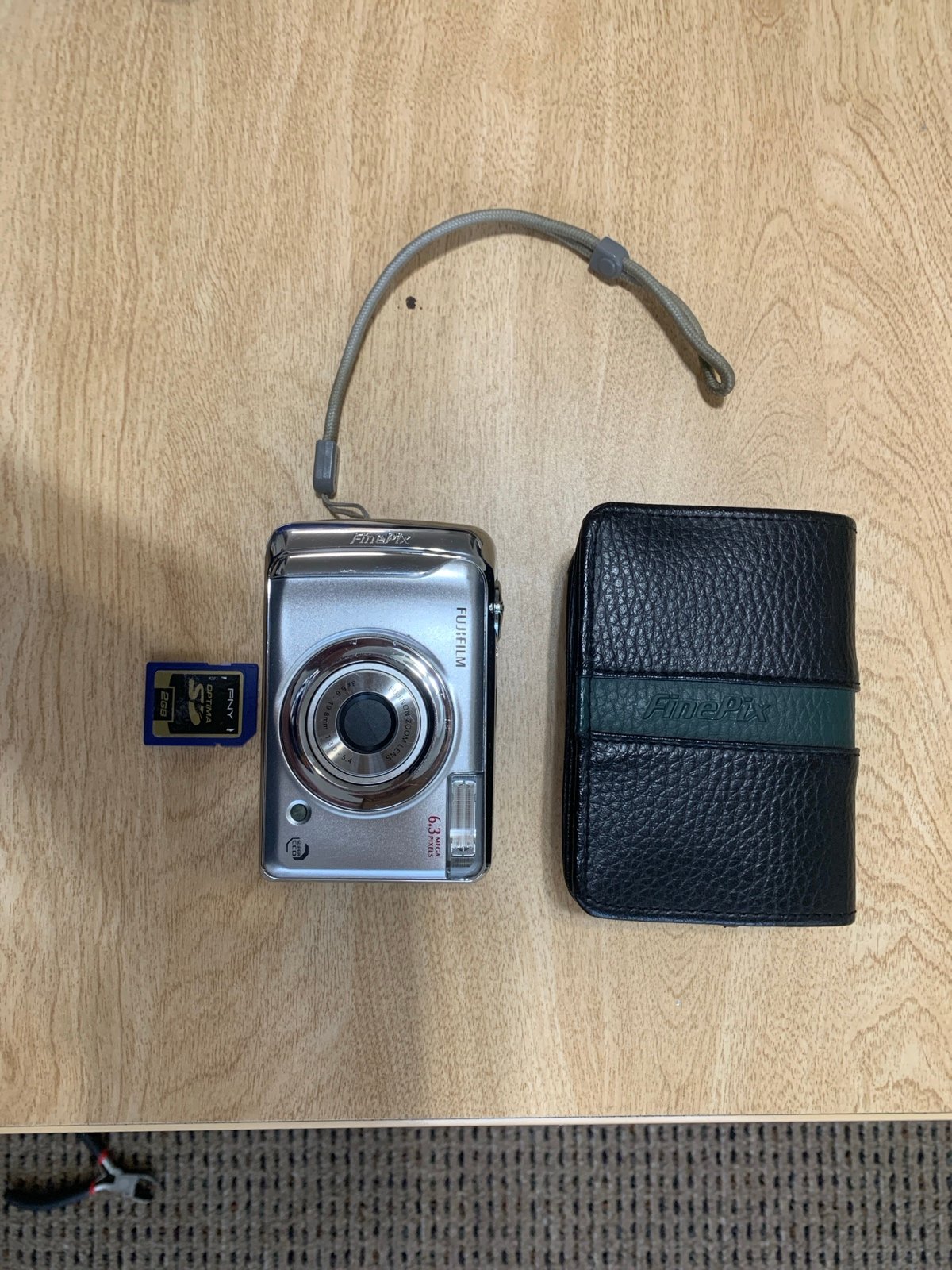 Fujifilm FinePix F40fd Digital Cameras | Mercari