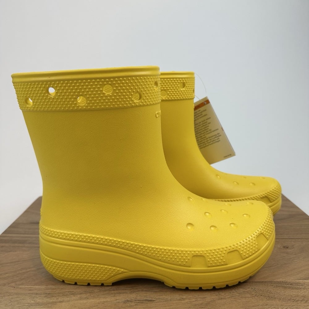 New NWT Womens Crocs Classic Rain Ankle Boots Yellow Rubber Waterproof Size 6 M