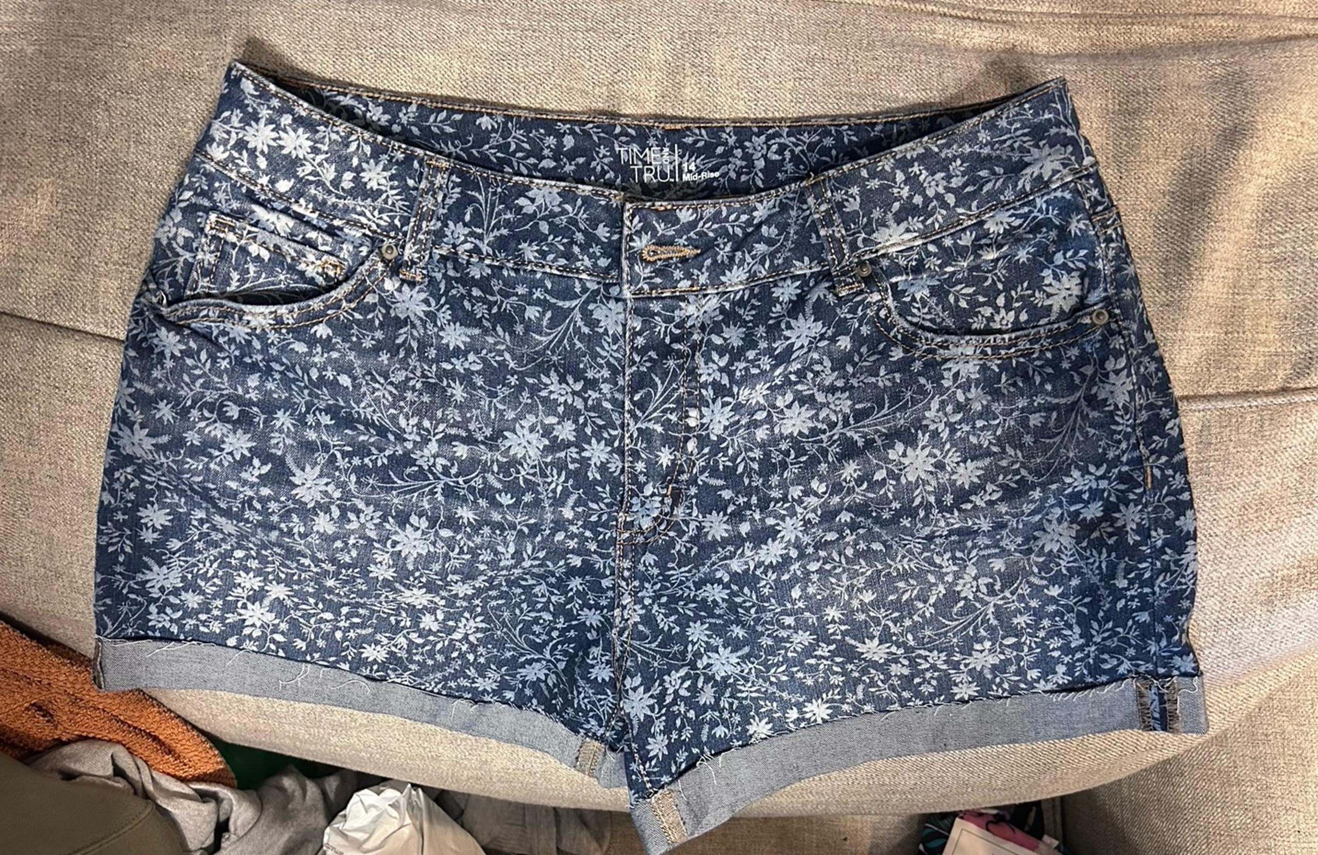Time and Tru | Mid-Rise denim shorts | Size 14 |