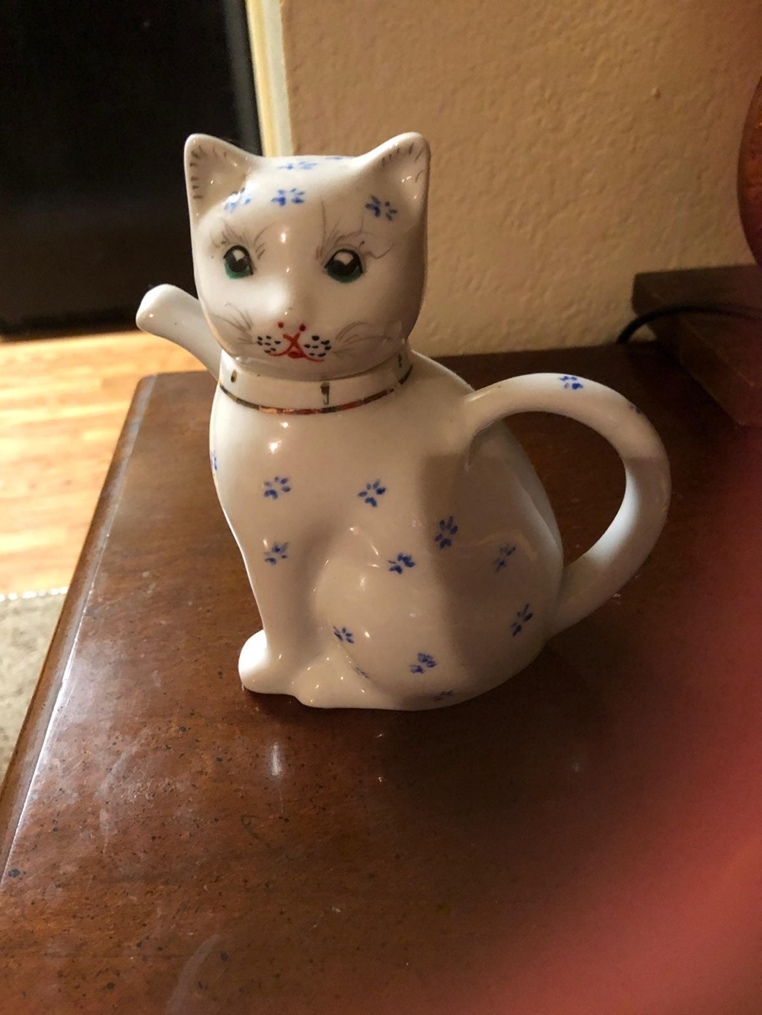 Ceramic Cat Statue