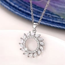 The Infinite Swirl Pendant Necklace in 925 silver and cubic zirconia