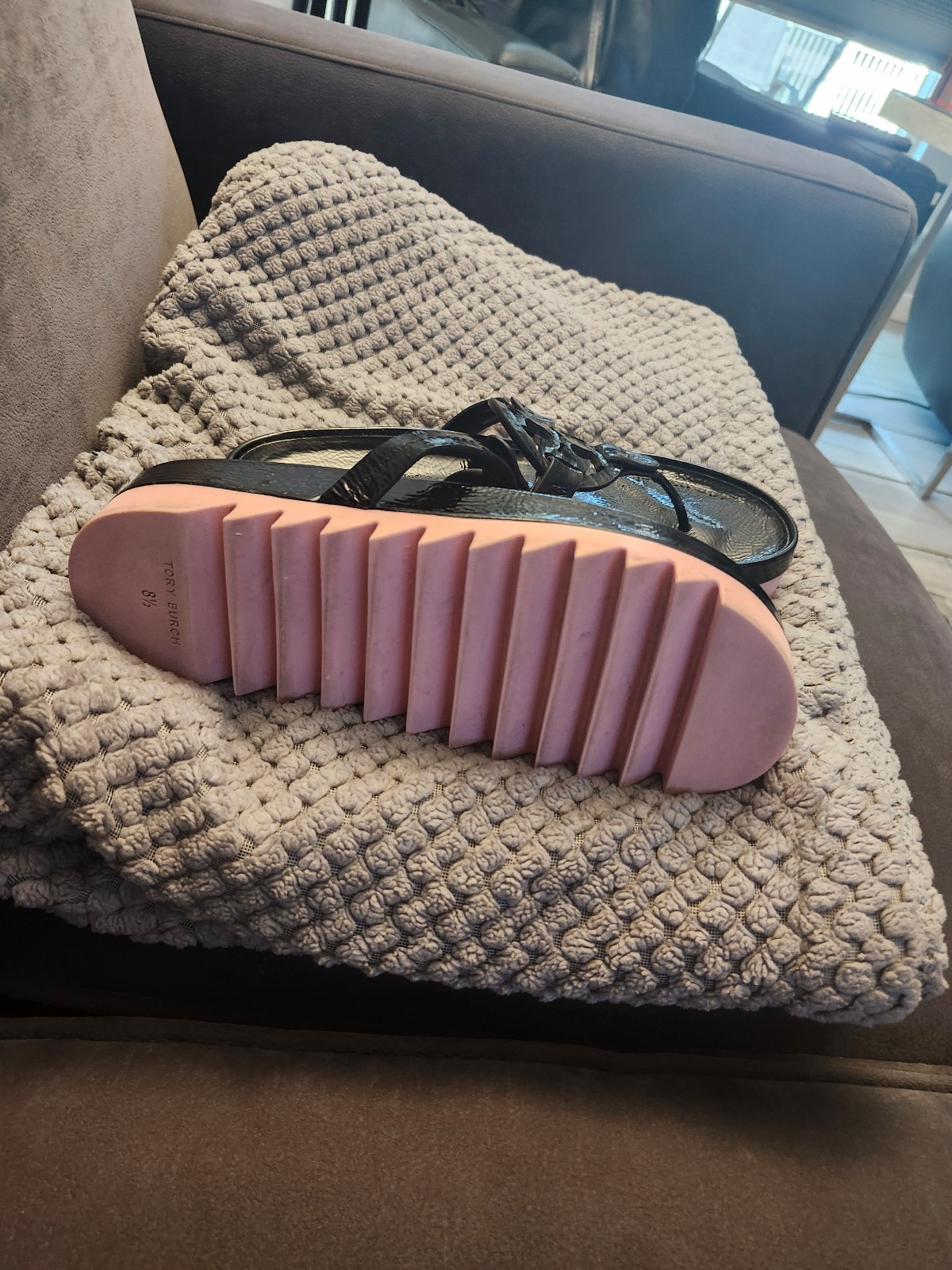 Sandals. Looks new, wore them a few times.