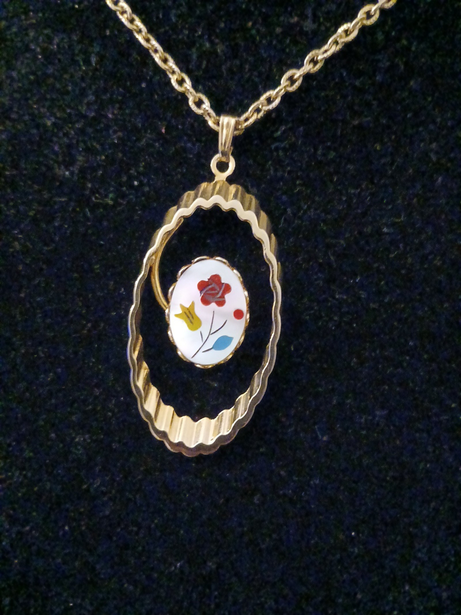 Vintage Hong Kong necklace - detail