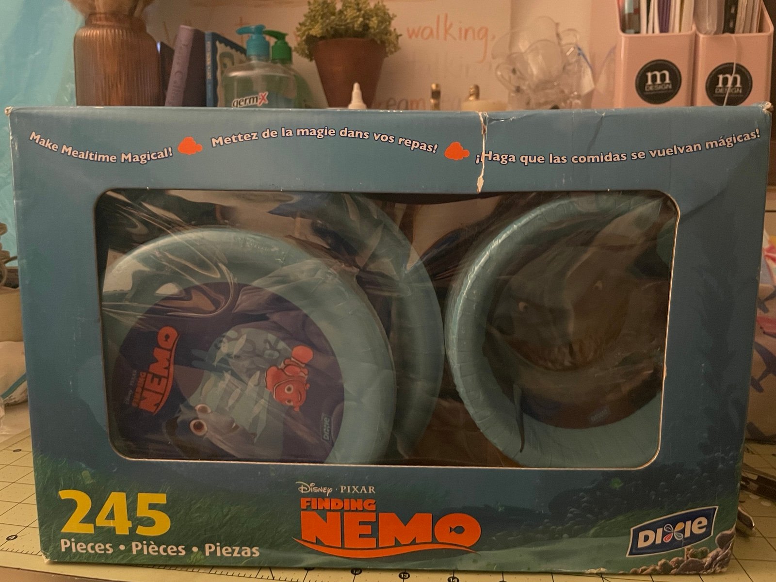 Disney Pixar Finding Nemo Dixie 245 Pieces Tableware Fun Pack