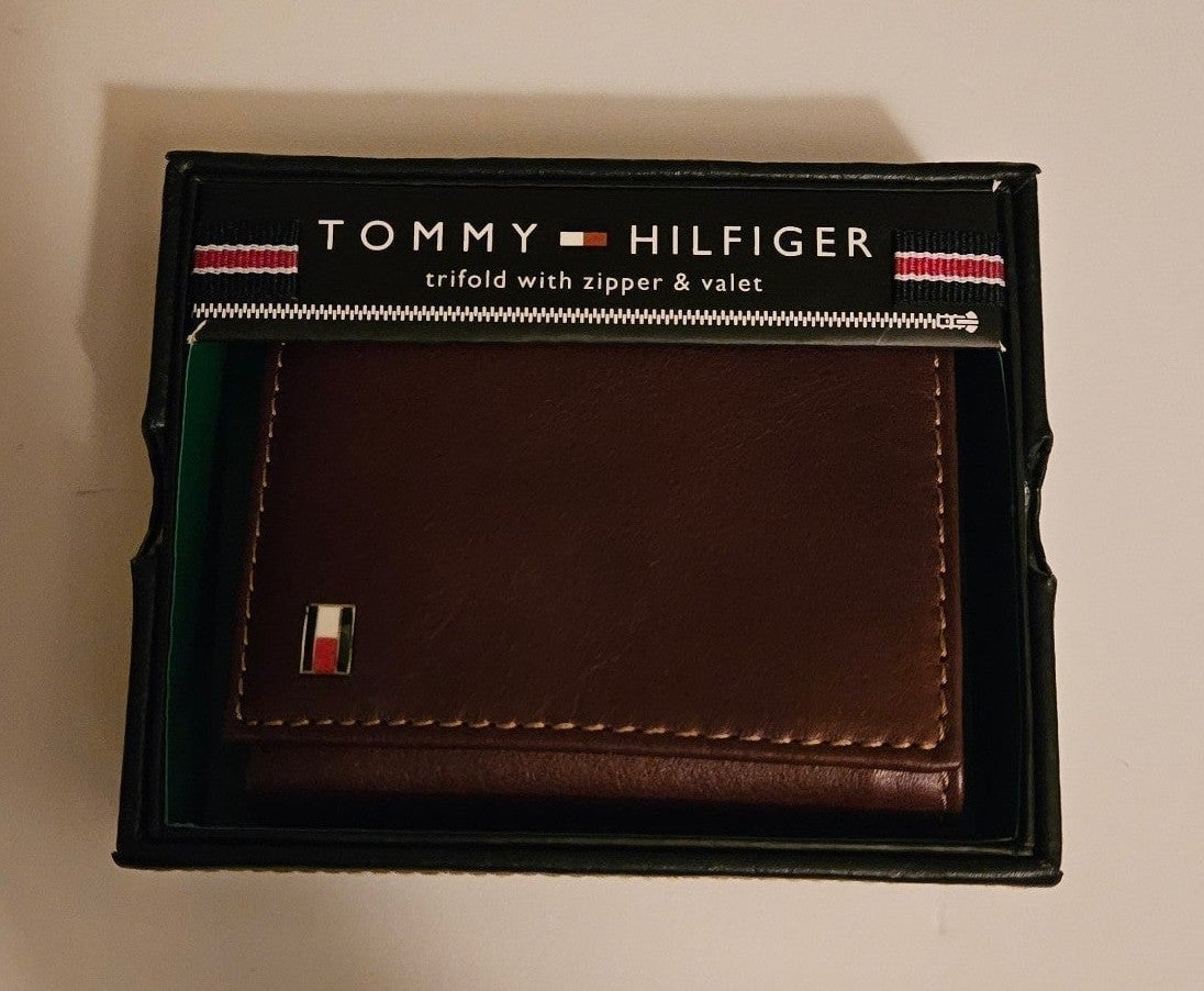 Tommy Hilfiger Trifold With Zipper & Valet