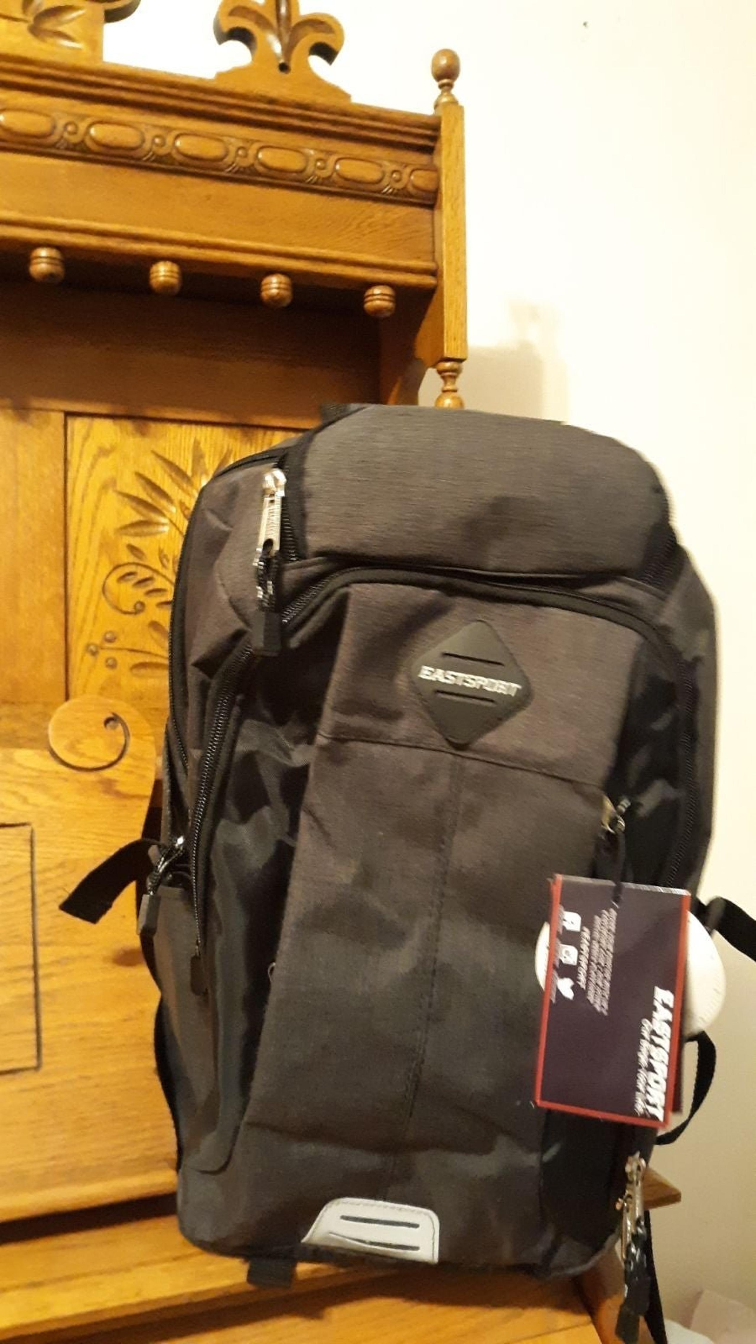 Eastsport Pro Defender Back Pack Black