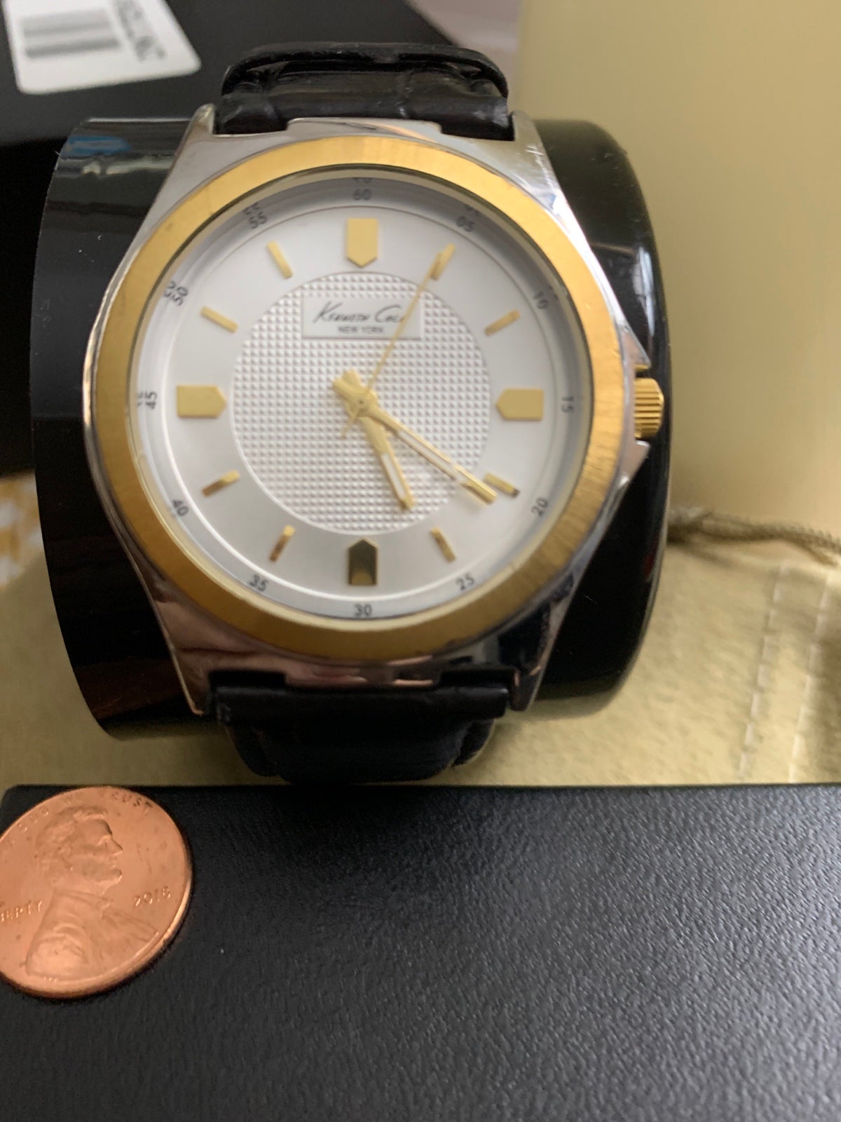 Kenneth Cole watch NEW BATTERY