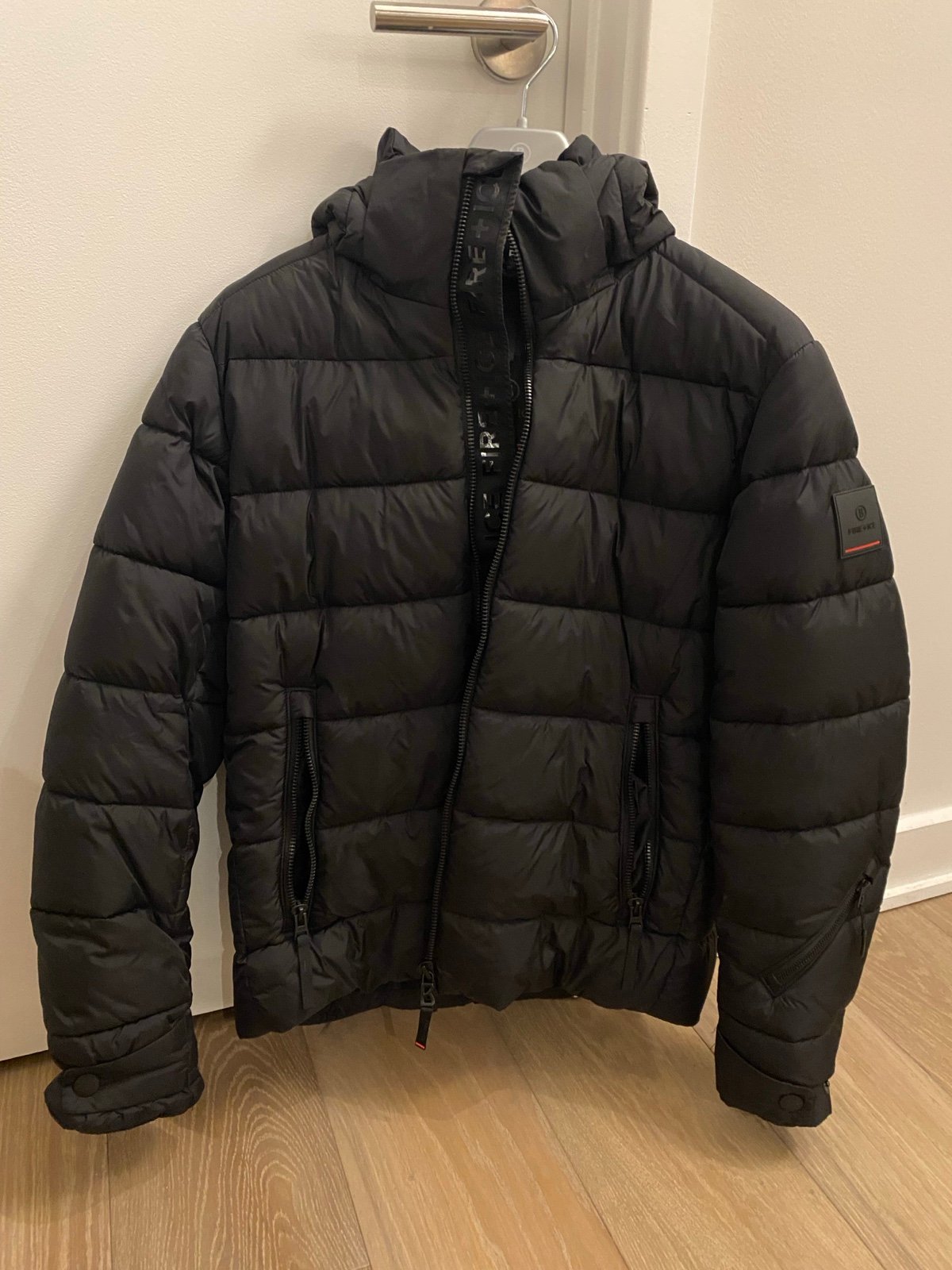 Stunning Bogner Winter Ski Jacket - Size 38