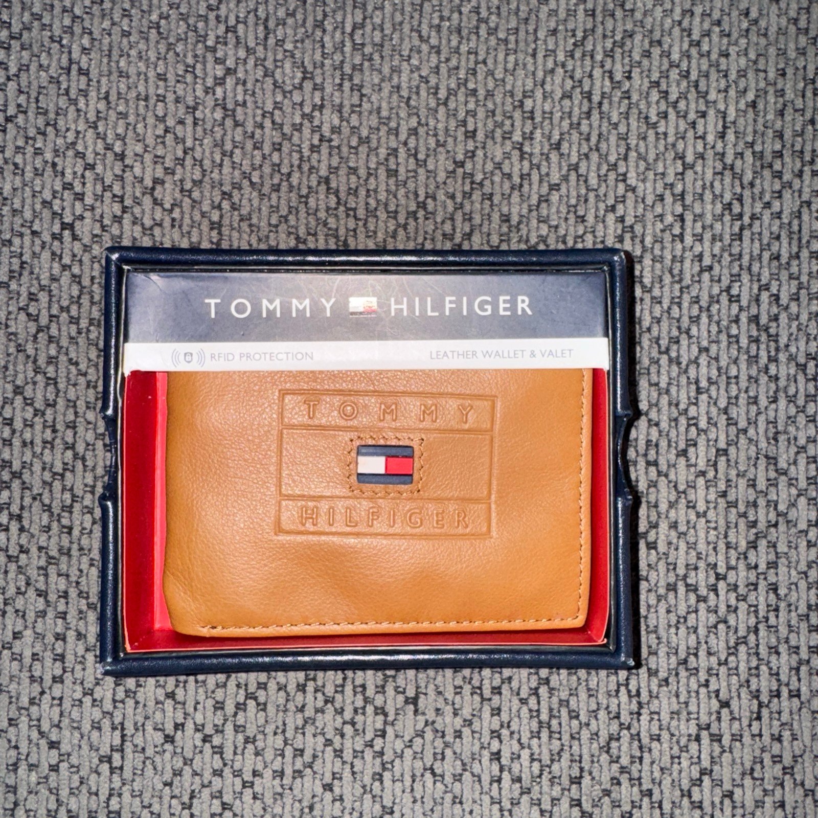 Tommy Hilfiger Men's Brown Bifold Wallet RFID Blocking Logo Accent