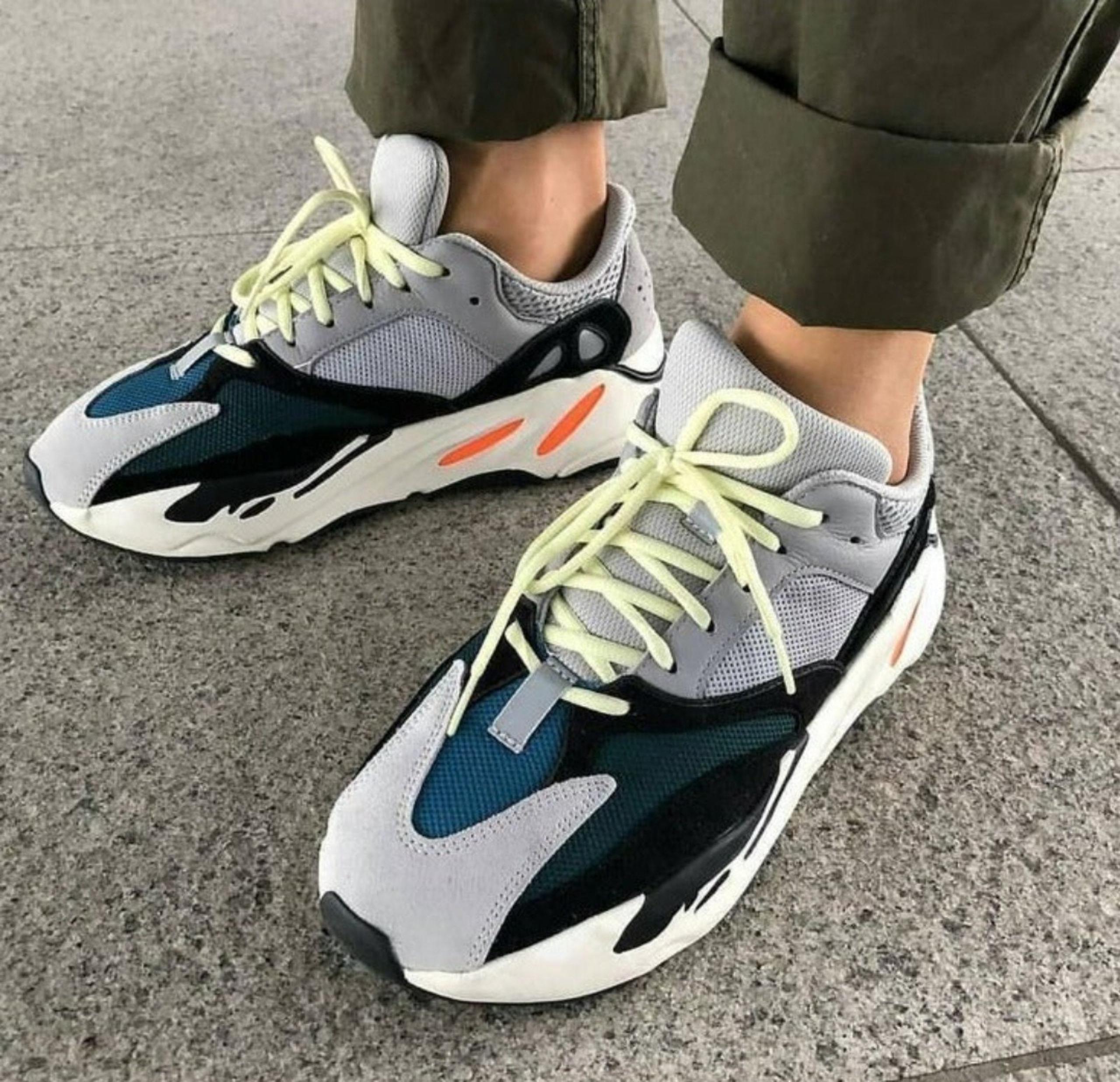 ADIDAS Yeezy Boost 700 Wave Runner Men's Fashion Sneakers size 10