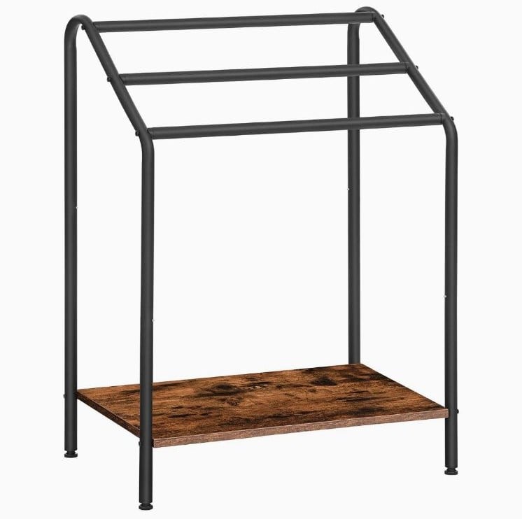 Free standing towel rack