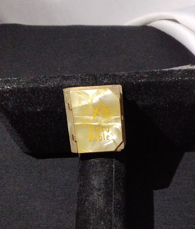 1940's Vintage Tiny Bible Locket