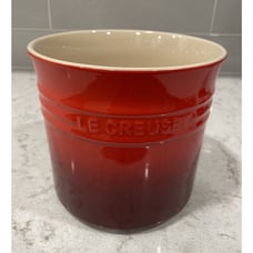 LE CREUSET 2.3 L 2 3/8 QT Cerise RED CROCK UTENSIL HOLDER 6 x6.5 Ombré NEW