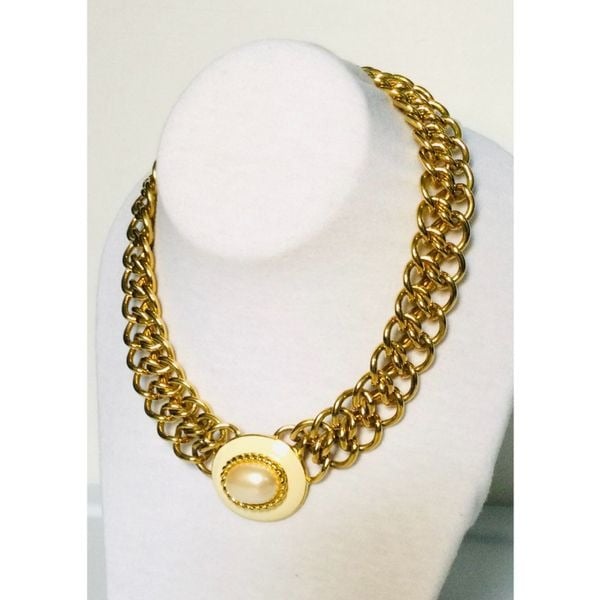 Vintage Monet Gold Tone Double Chain Lovely Faux Pearl Pendant Choker Necklace