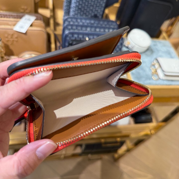25年★Tory Burch★Thea Bifold Wallet 2つ折り財布 162921 25年☆Tory Burch☆Thea Bifold Wallet 2つ折り財布 162921
