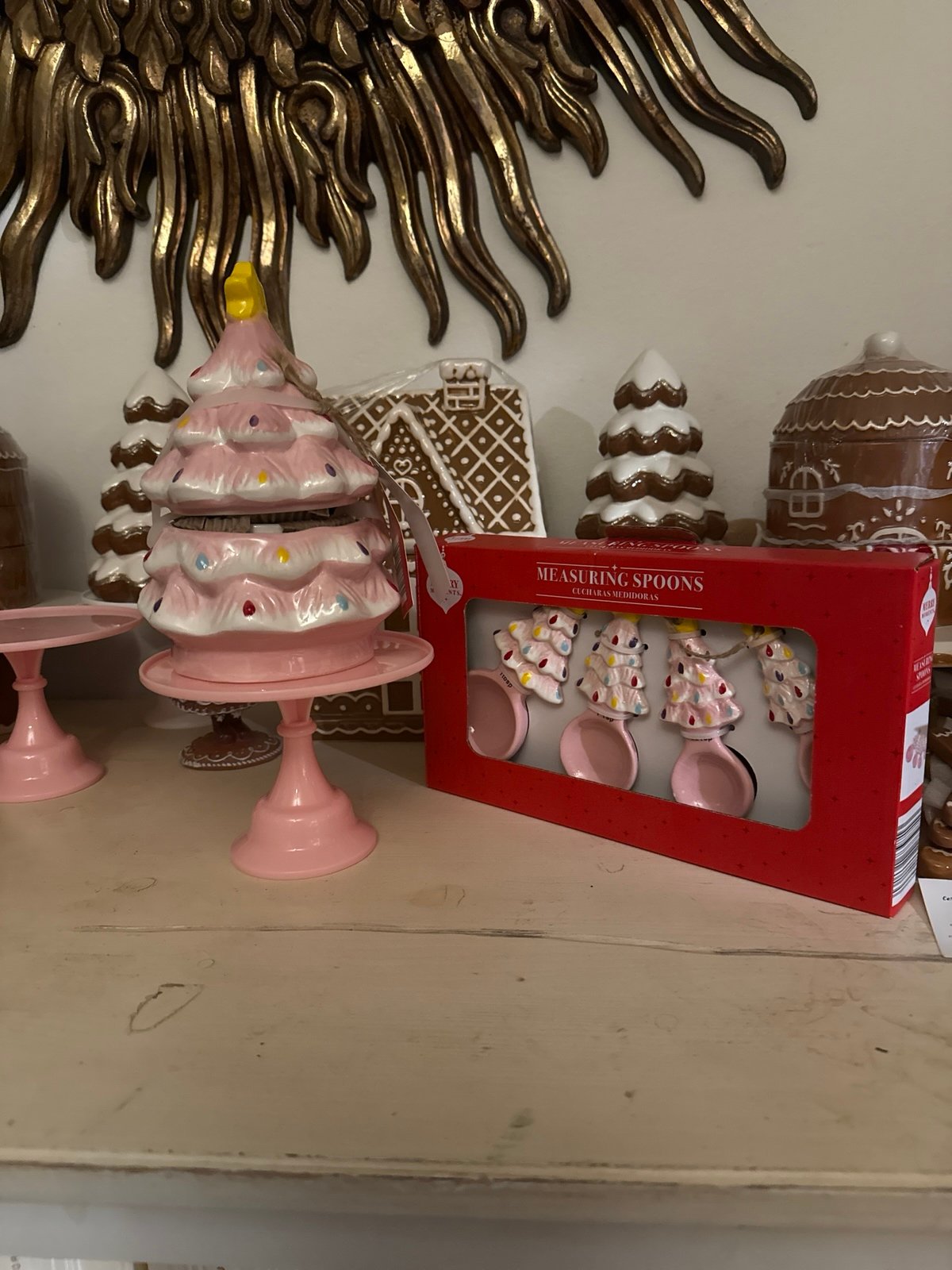 Pink  Christmas tree measuring cups and spoons