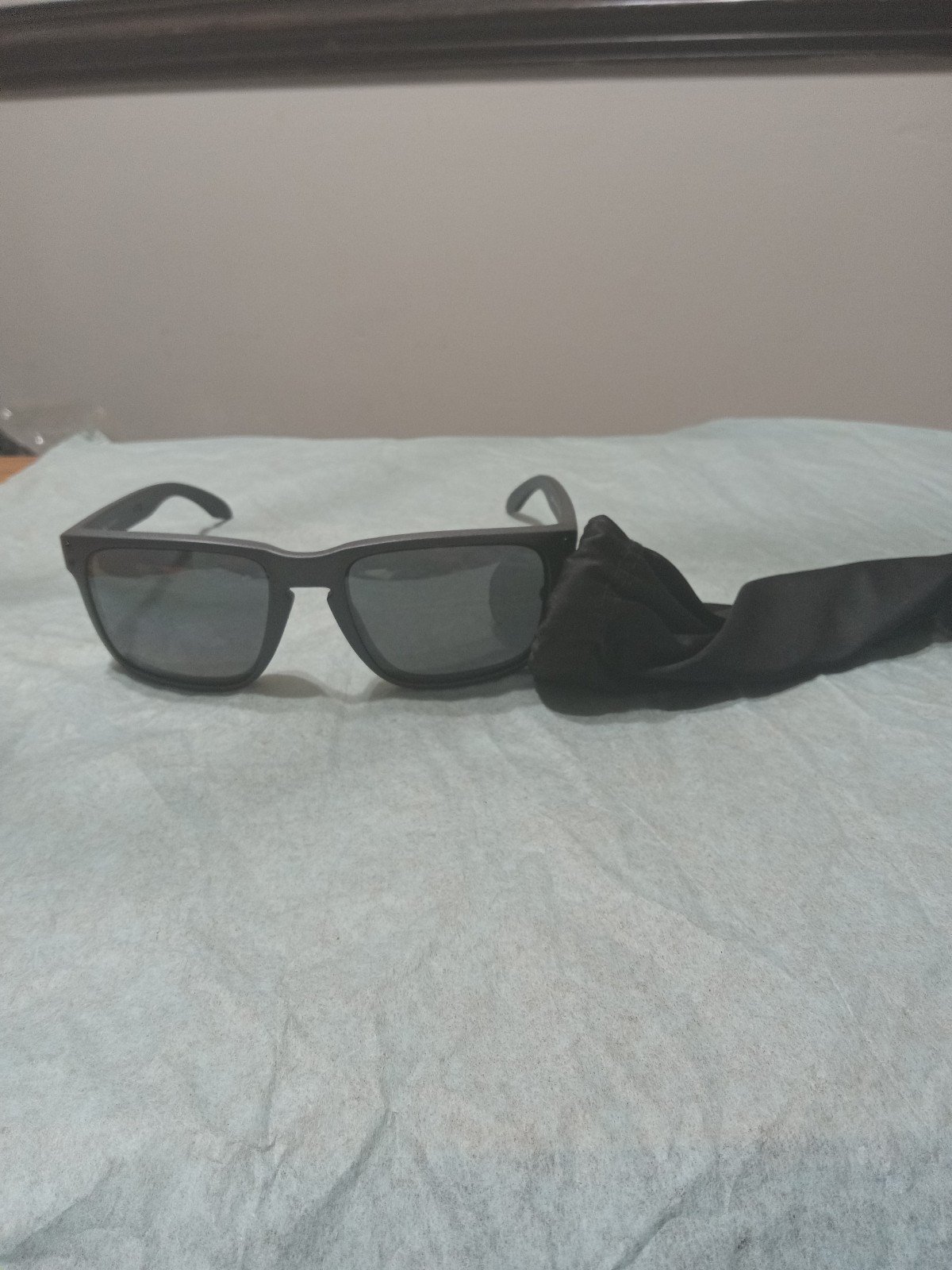 Black oakley sunglasses