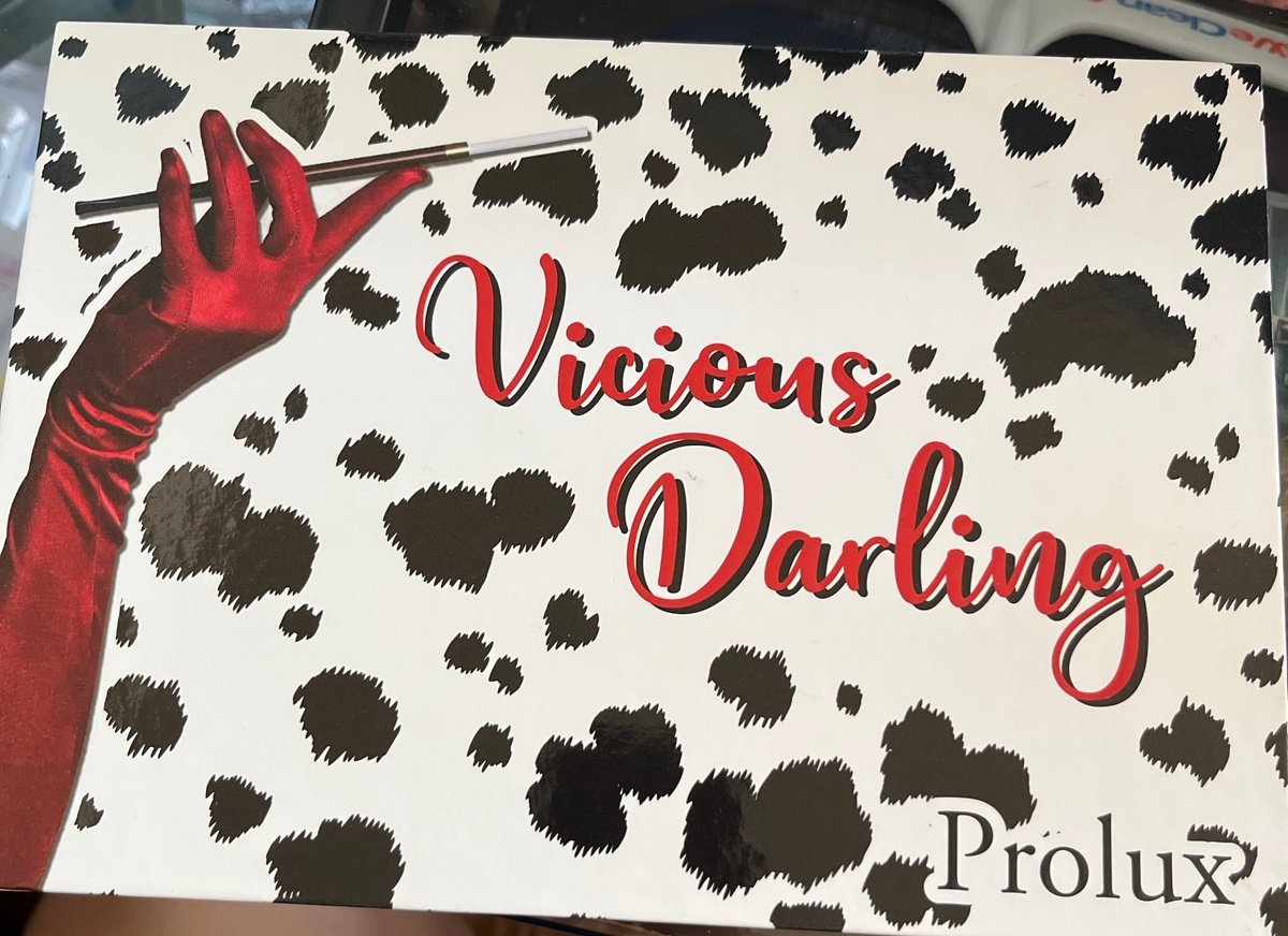 Vicious Darling eyeshadow palette