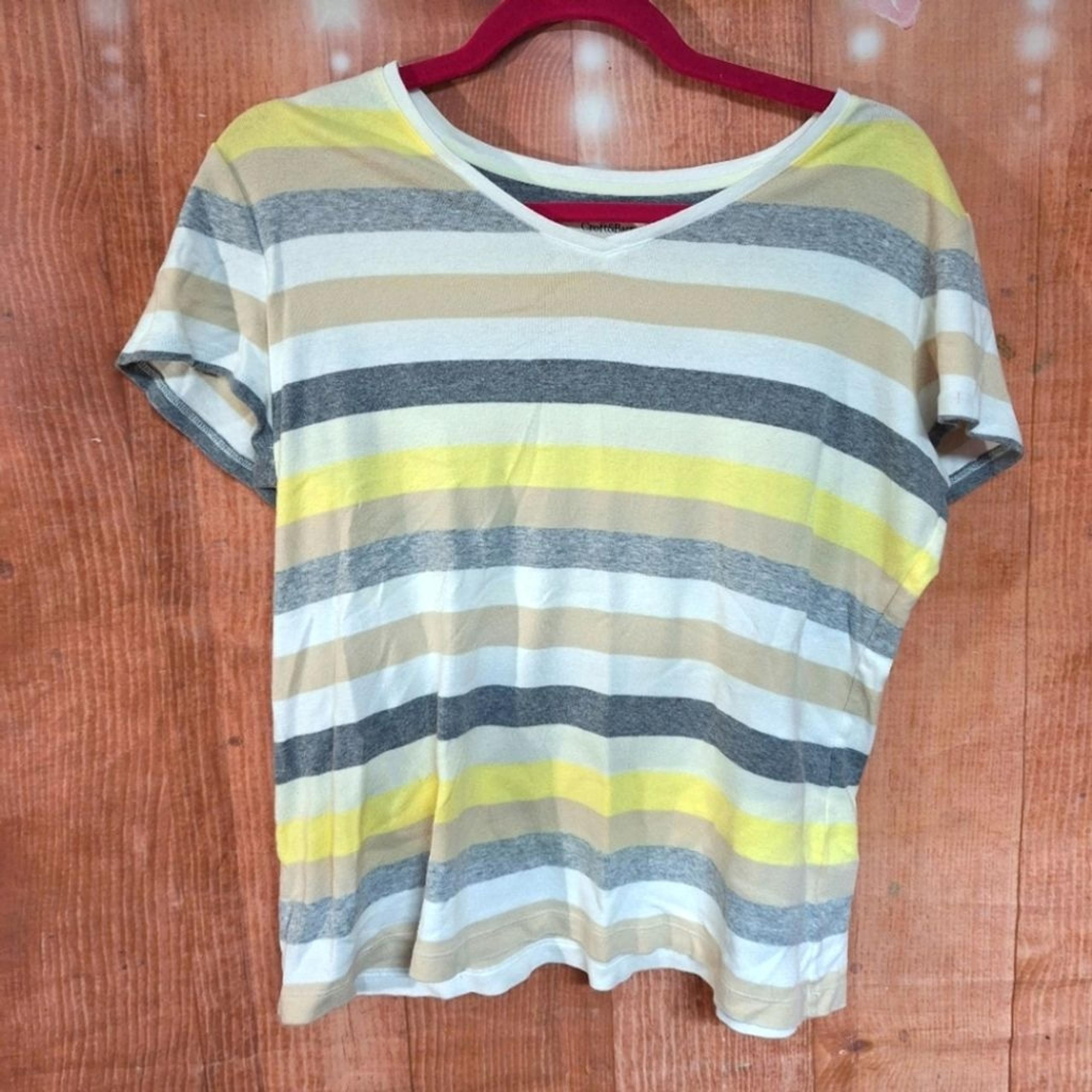 CROFT AND BARROW SIZE LARGE STRIPED T-SHIRT