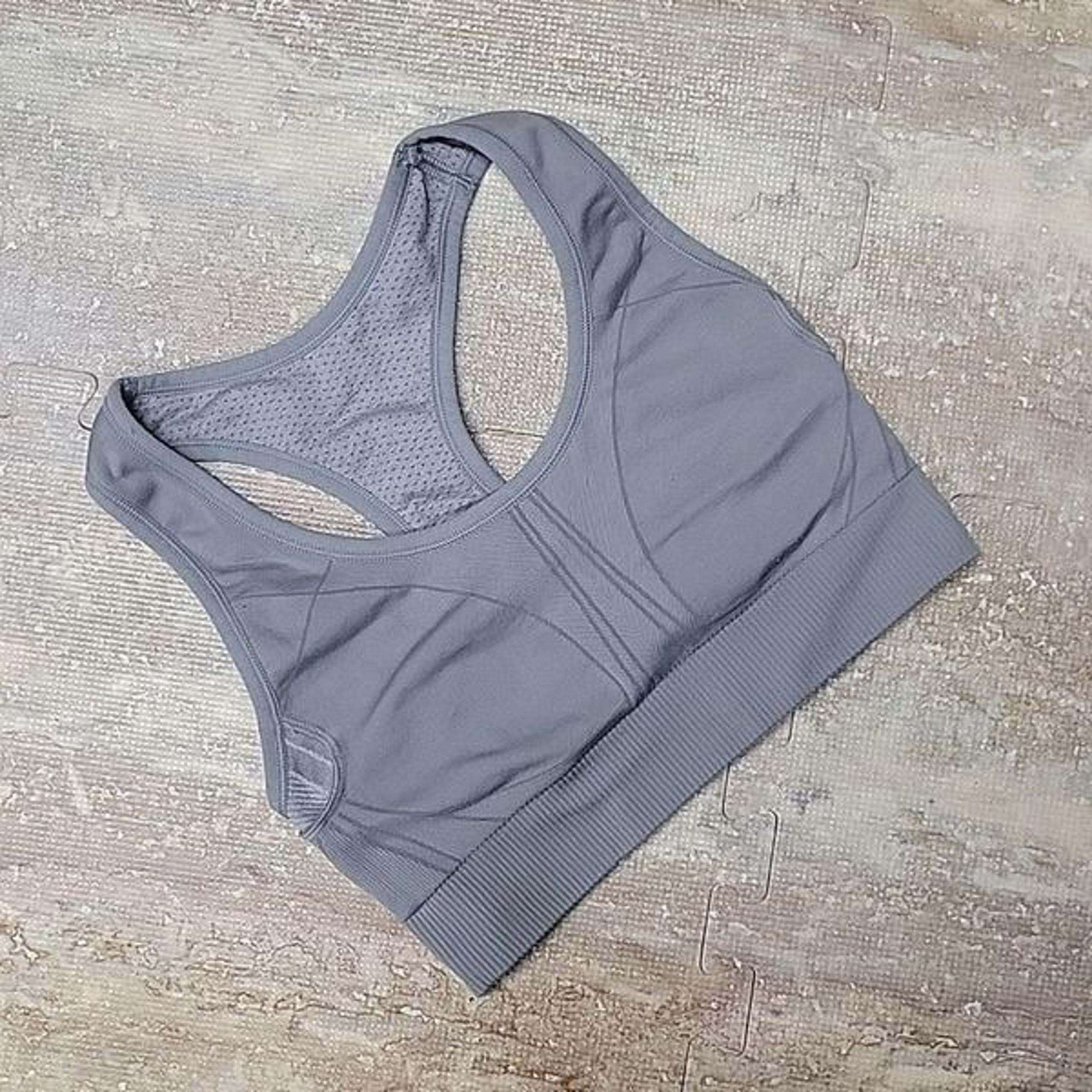 ALL IN MOTION SPORTS BRA  POCKETS FOR PADDING ( not included ) SIZE SMALL